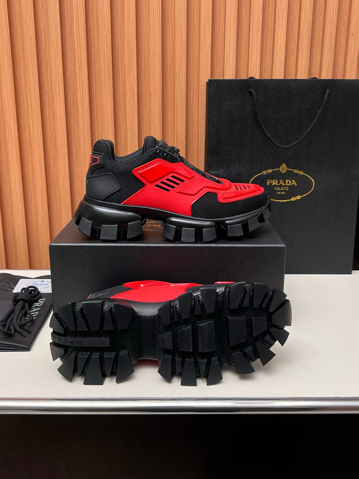 Кроссовки Женские Prada 17955146