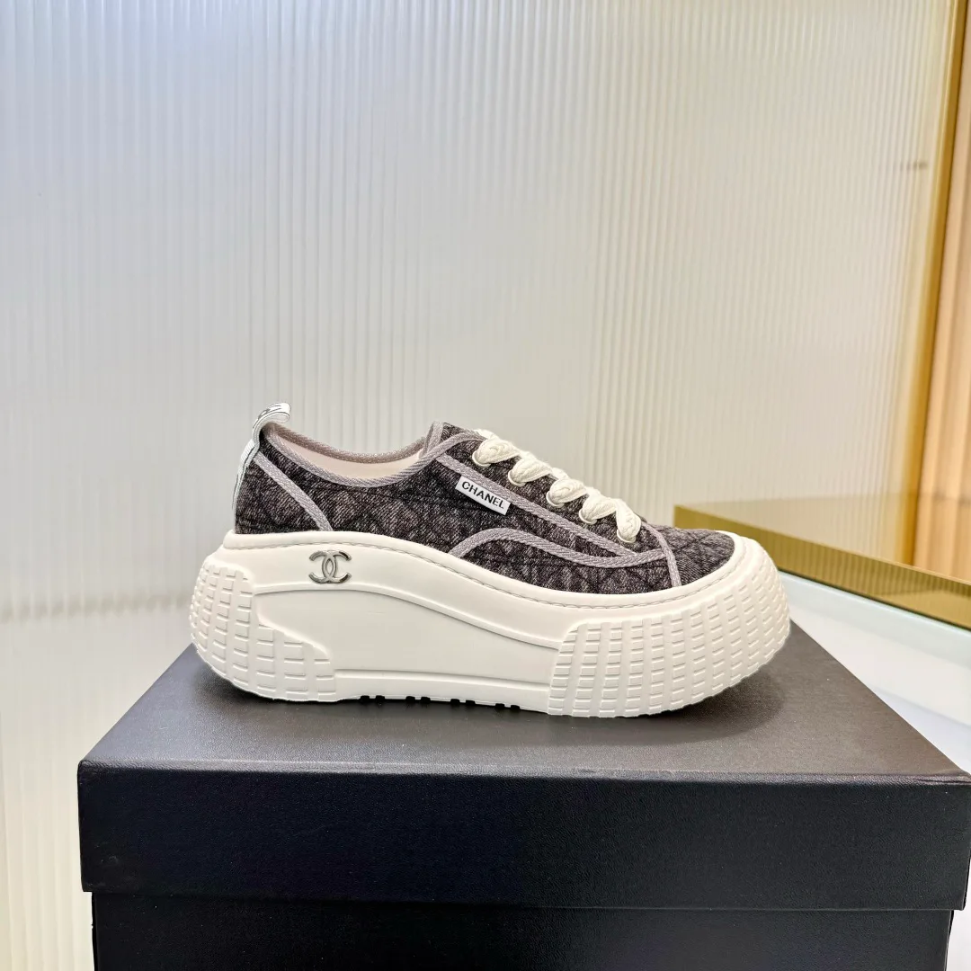 Кроссовки Женские Chanel 18366988