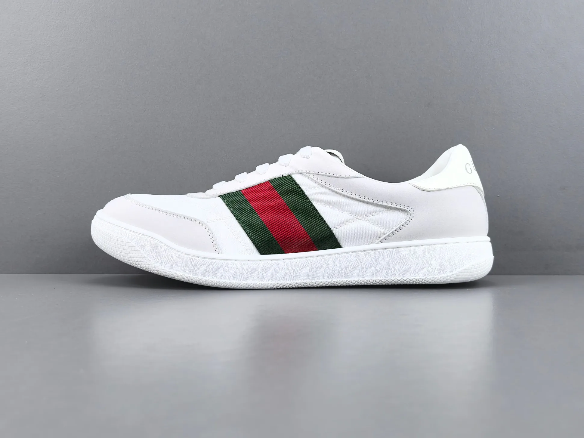 Кроссовки Женские Gucci 18552280