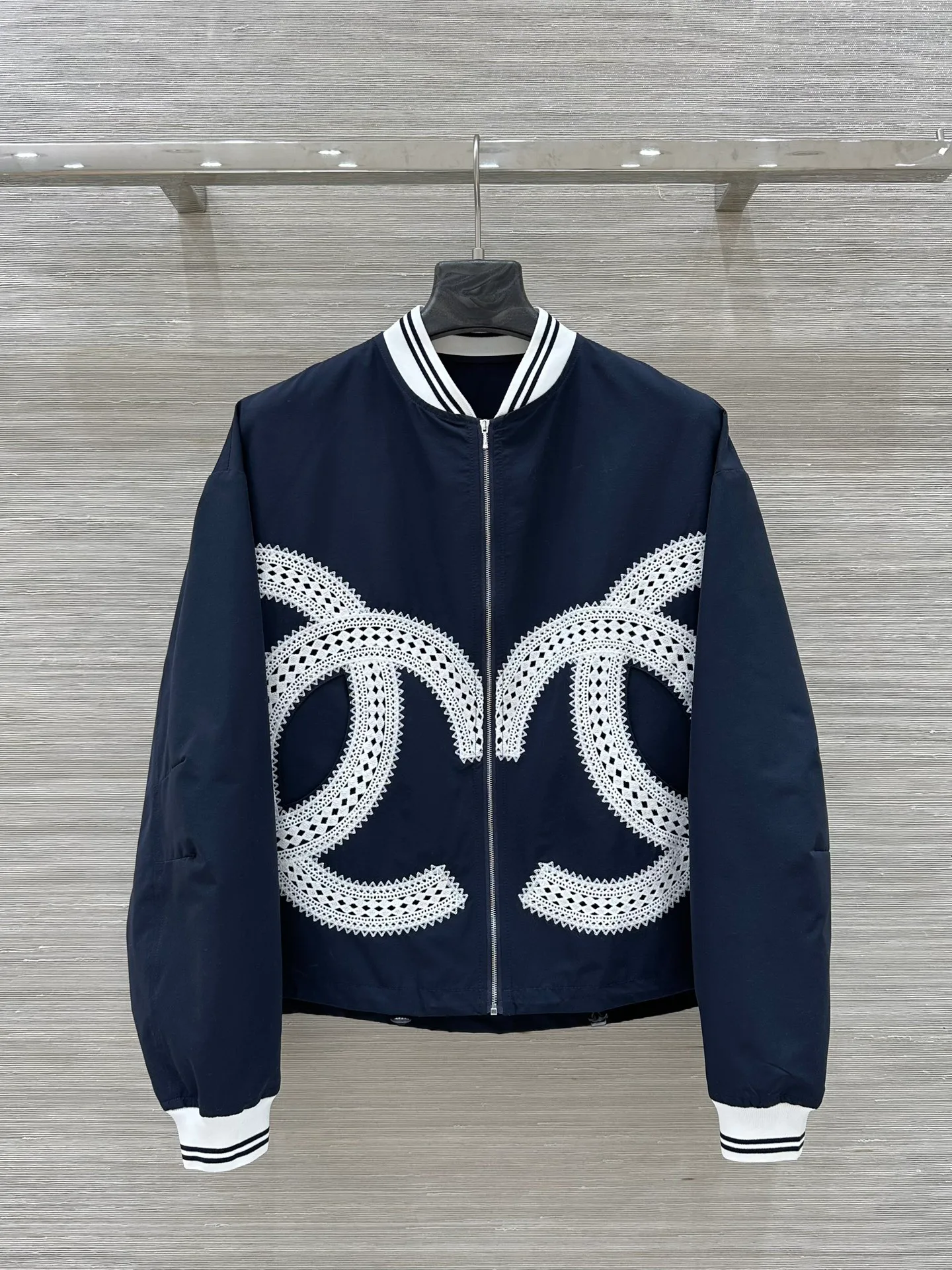 Куртки И Пуховики Женские Chanel 34201