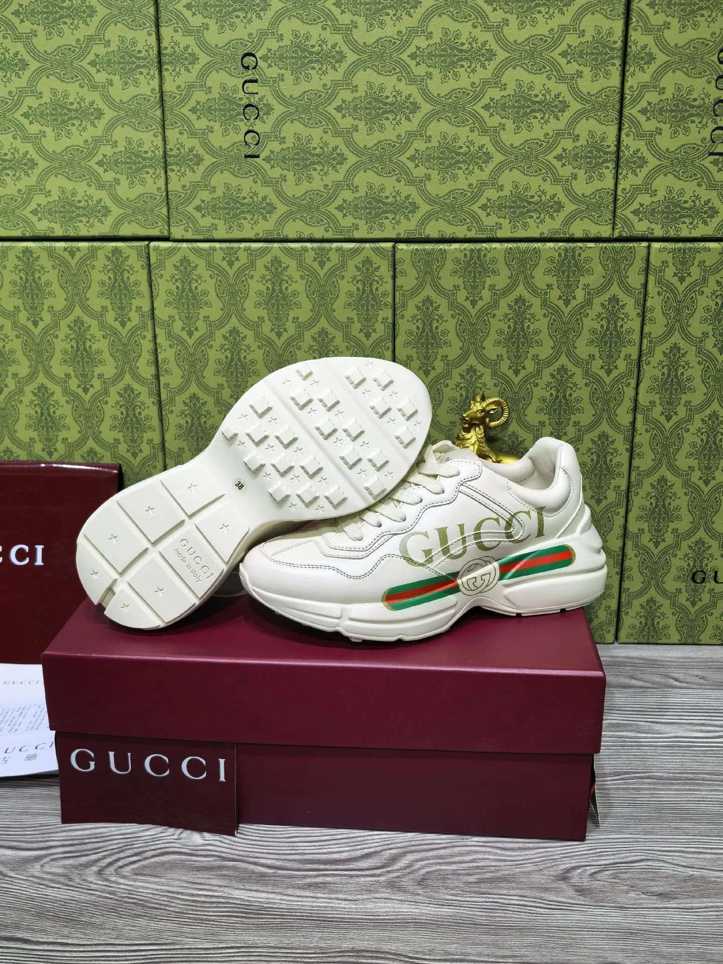 Кроссовки Женские Gucci 18039943
