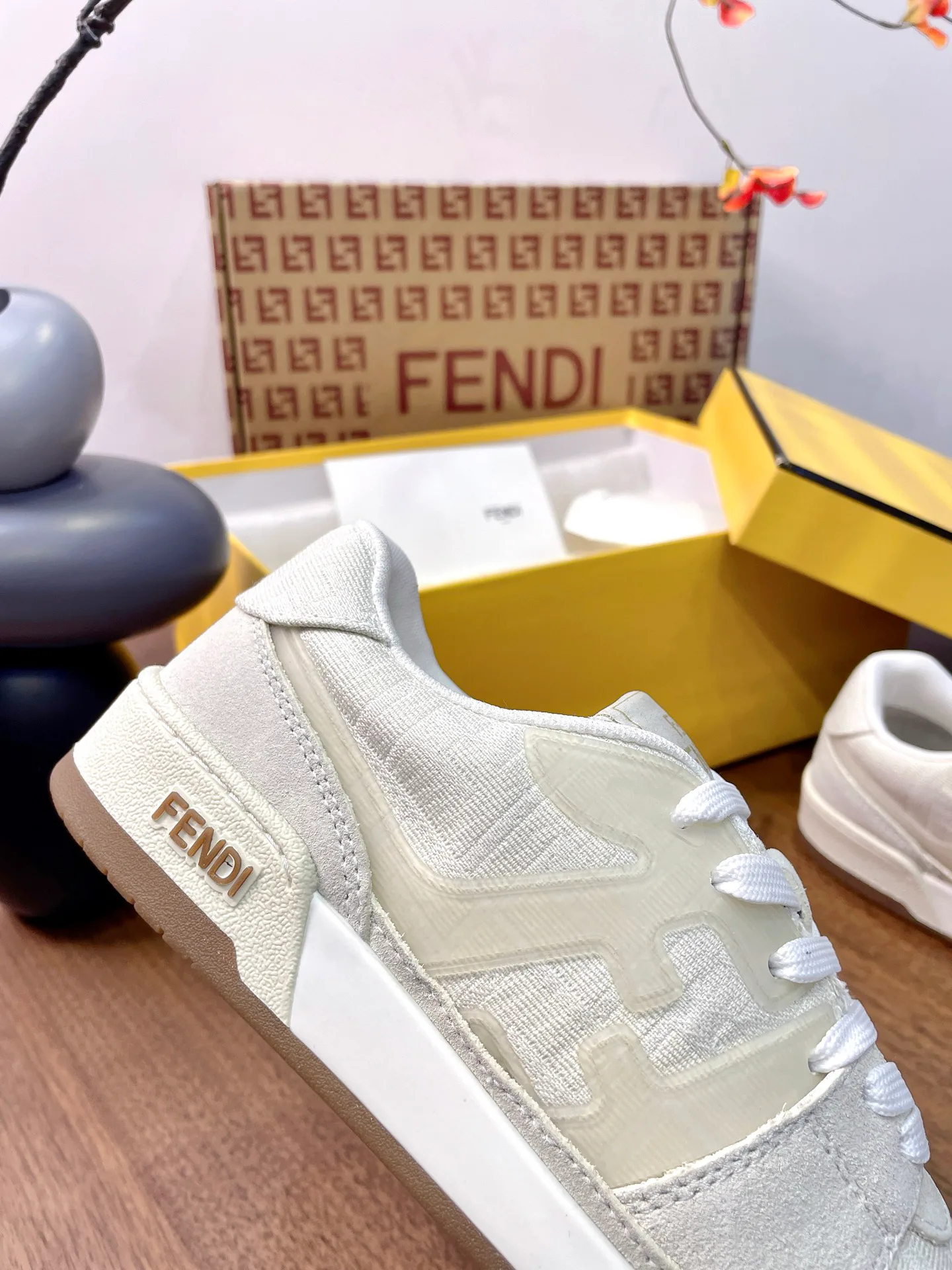 Кроссовки Женские Fendi 17957348