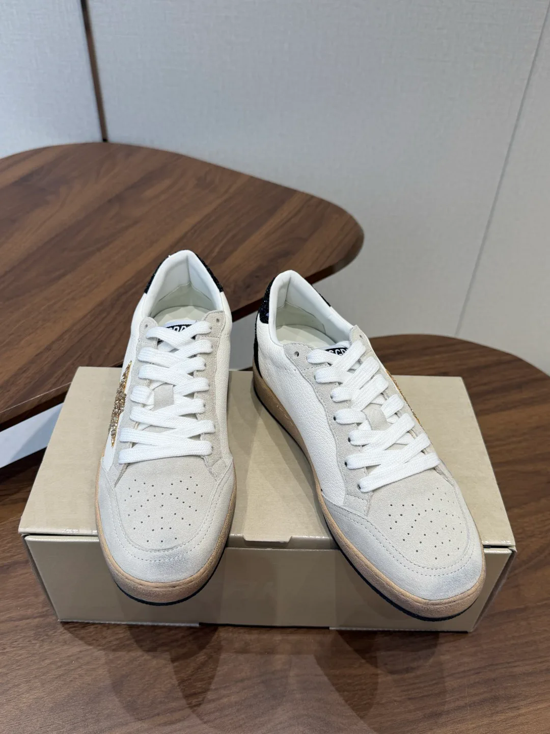 Кроссовки Женские Golden Goose 18357253
