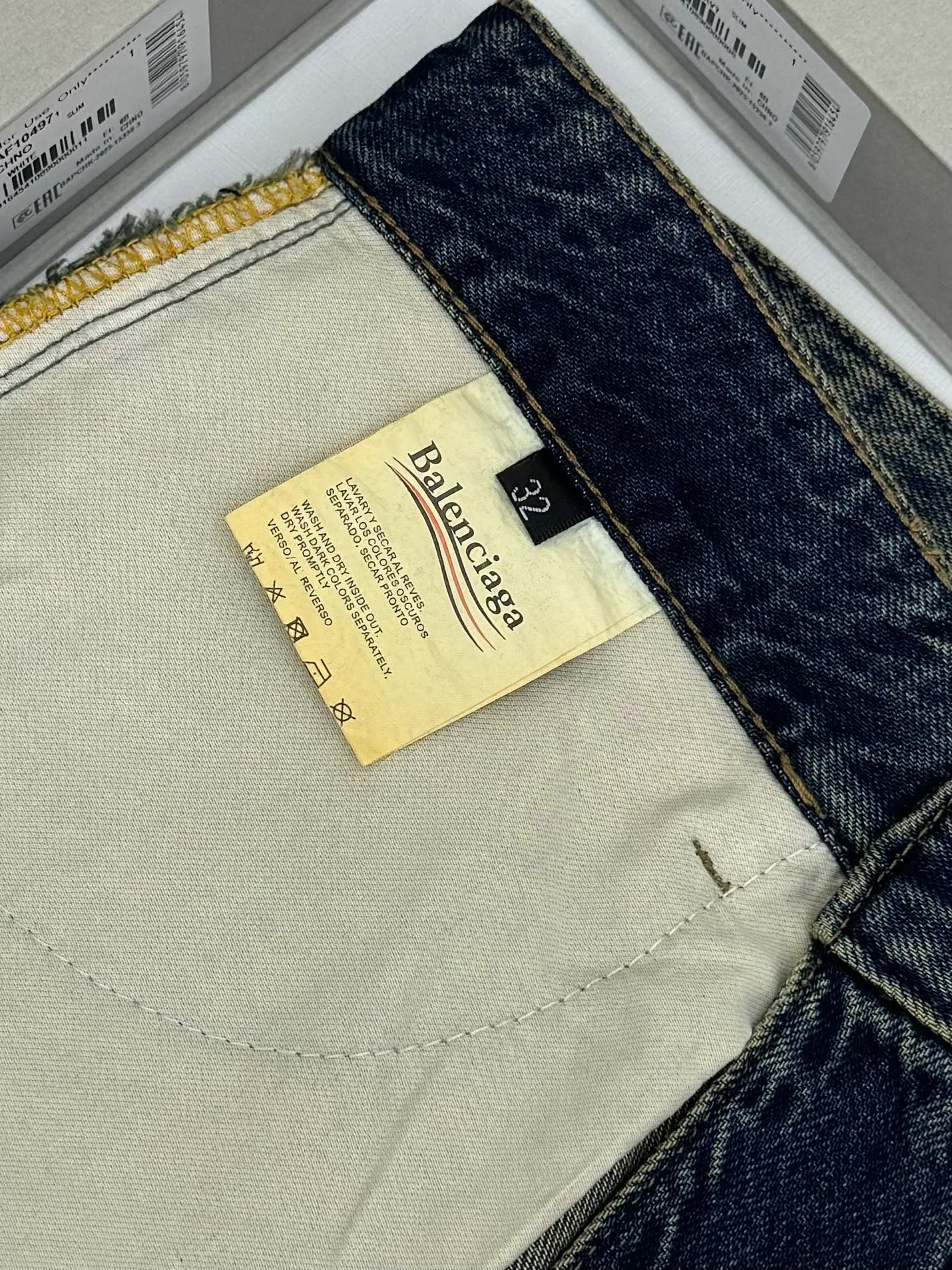 Джинсы Женские Balenciaga 18140729