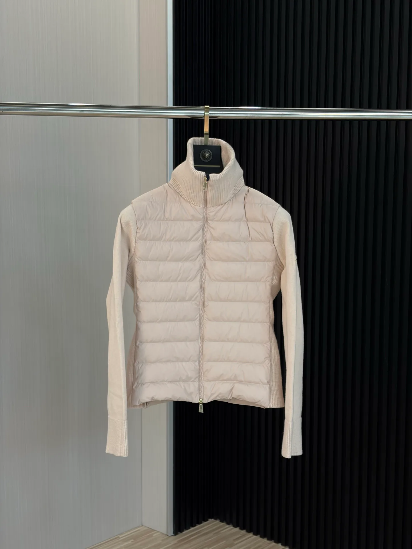 Куртки И Пуховики Женские Moncler 18600015