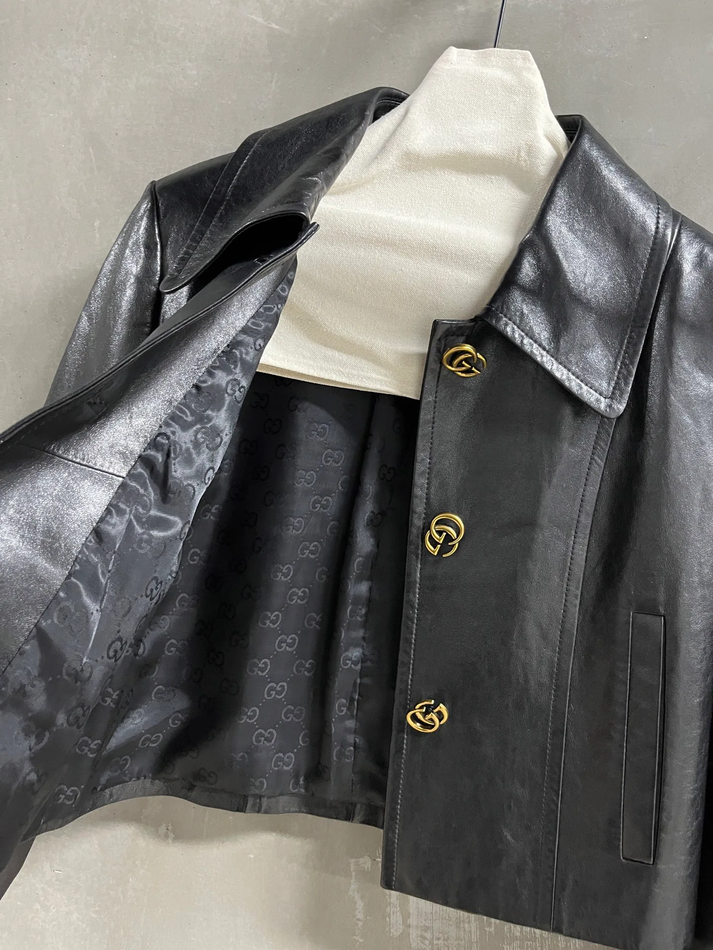 Кожаные Куртки И Дублёнки Женские Gucci 18172654