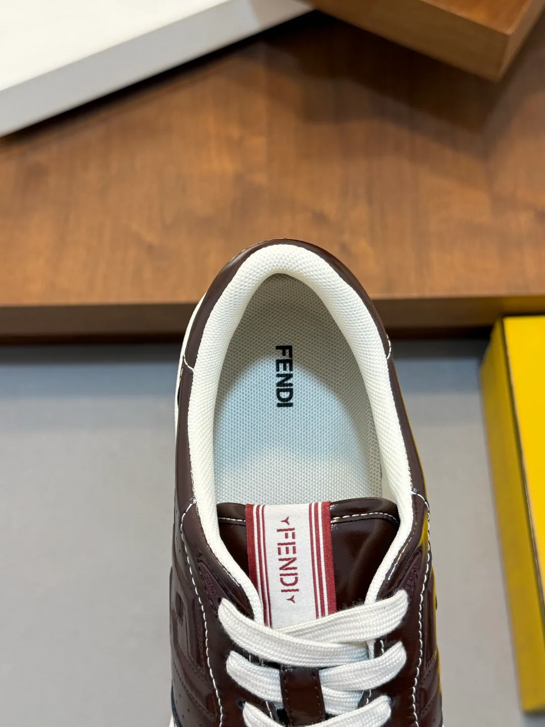 Кроссовки Женские Fendi 18770660