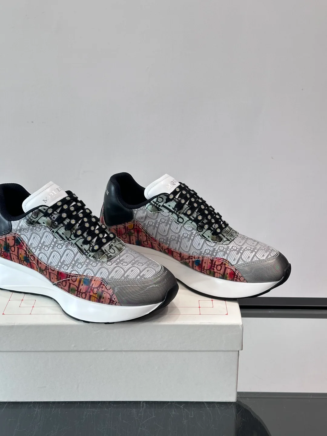 Кроссовки Женские Alexander Mcqueen 450179