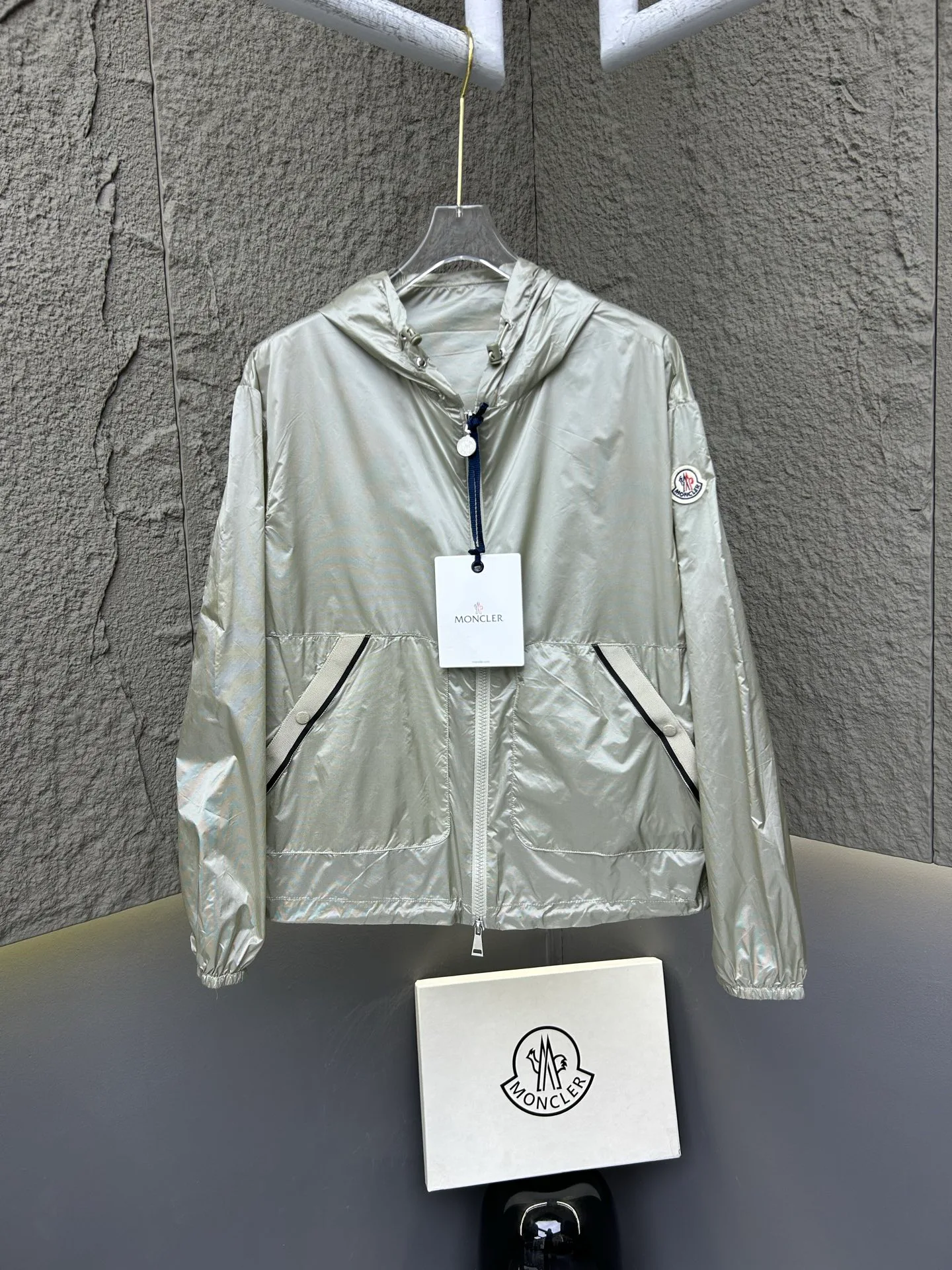 Куртки И Пуховики Женские Moncler 11666894
