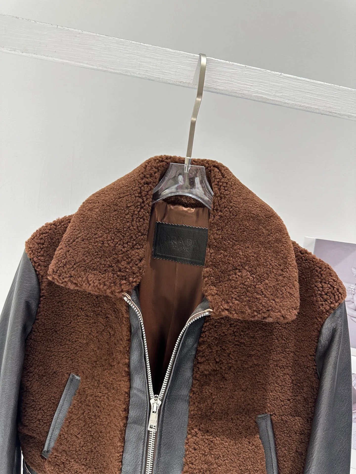 Кожаные Куртки И Дублёнки Женские Prada 1067908