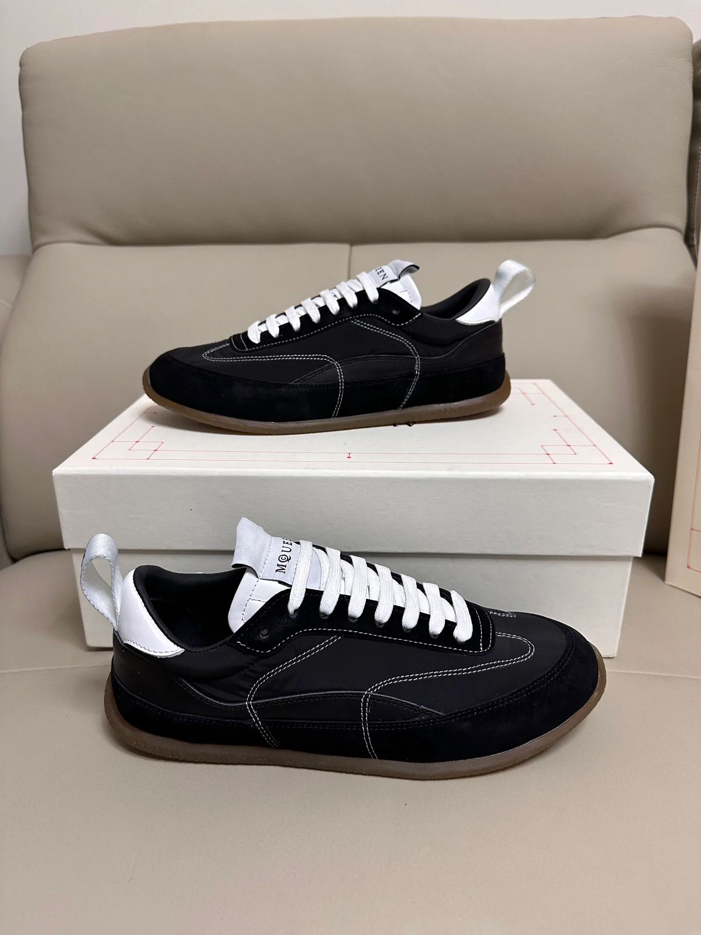 Кроссовки Женские Alexander Mcqueen 18616753