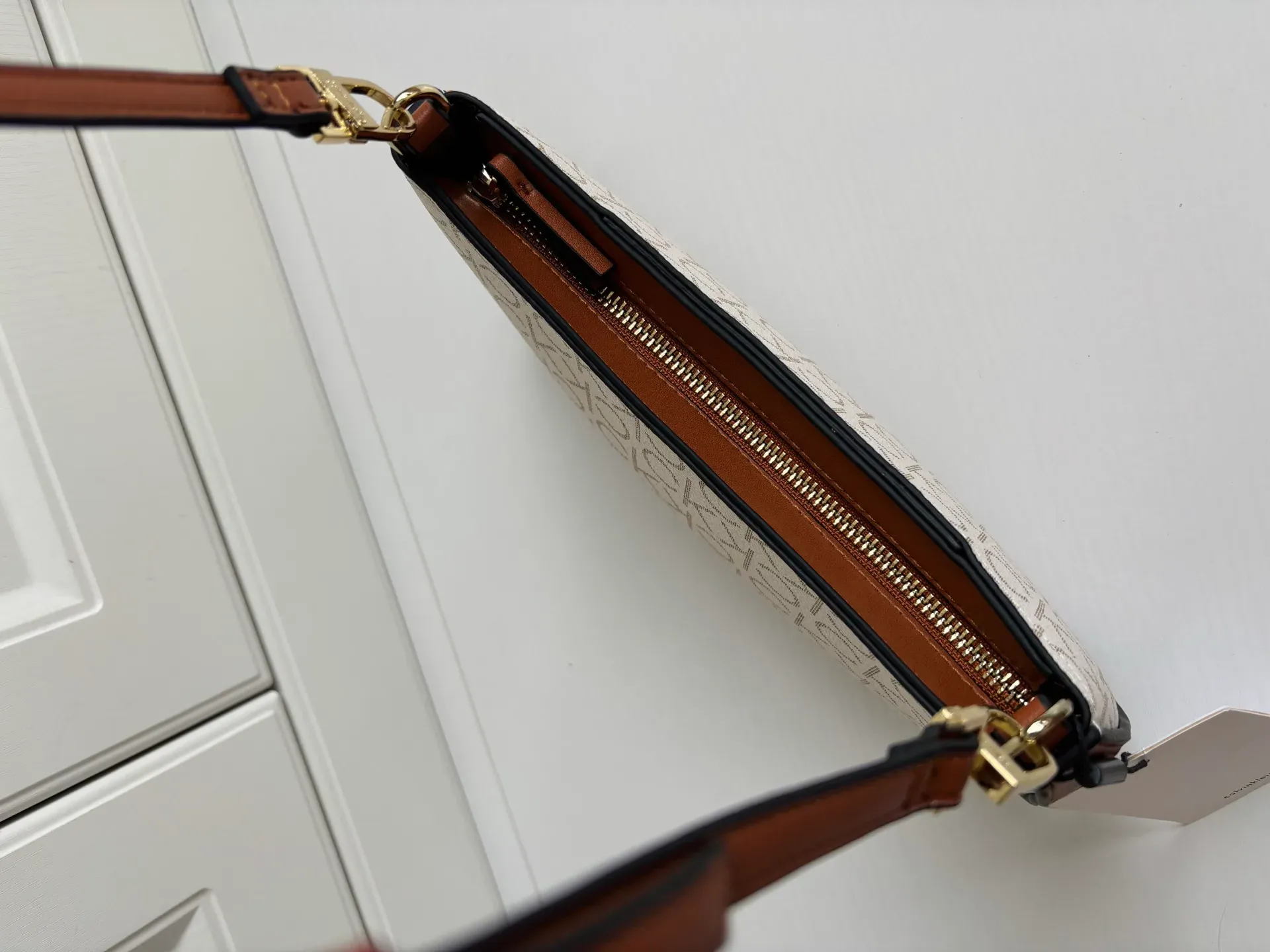 Сумки На Ремне Женские Calvin Klein 347323