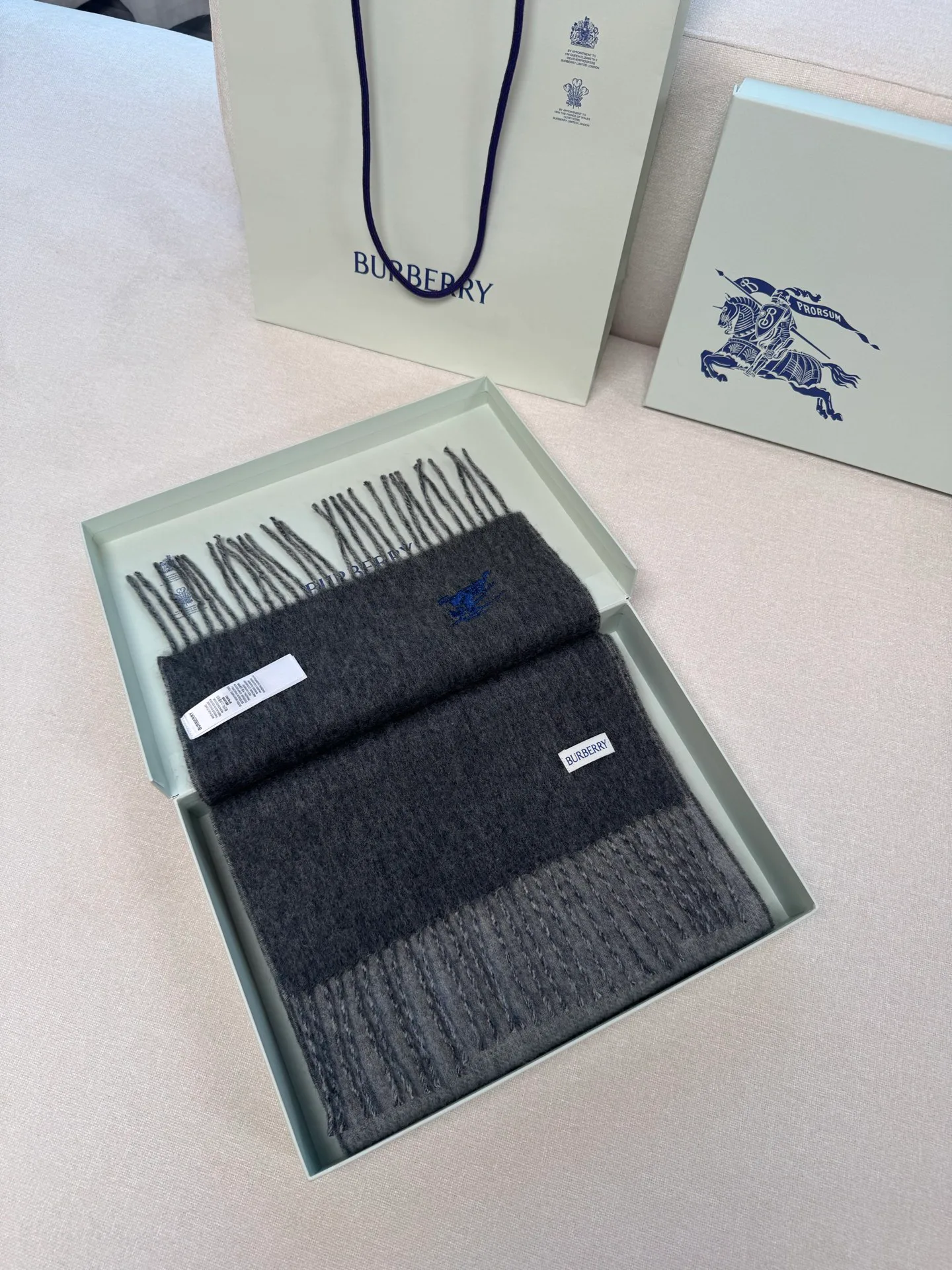 Шарфы Burberry 848587