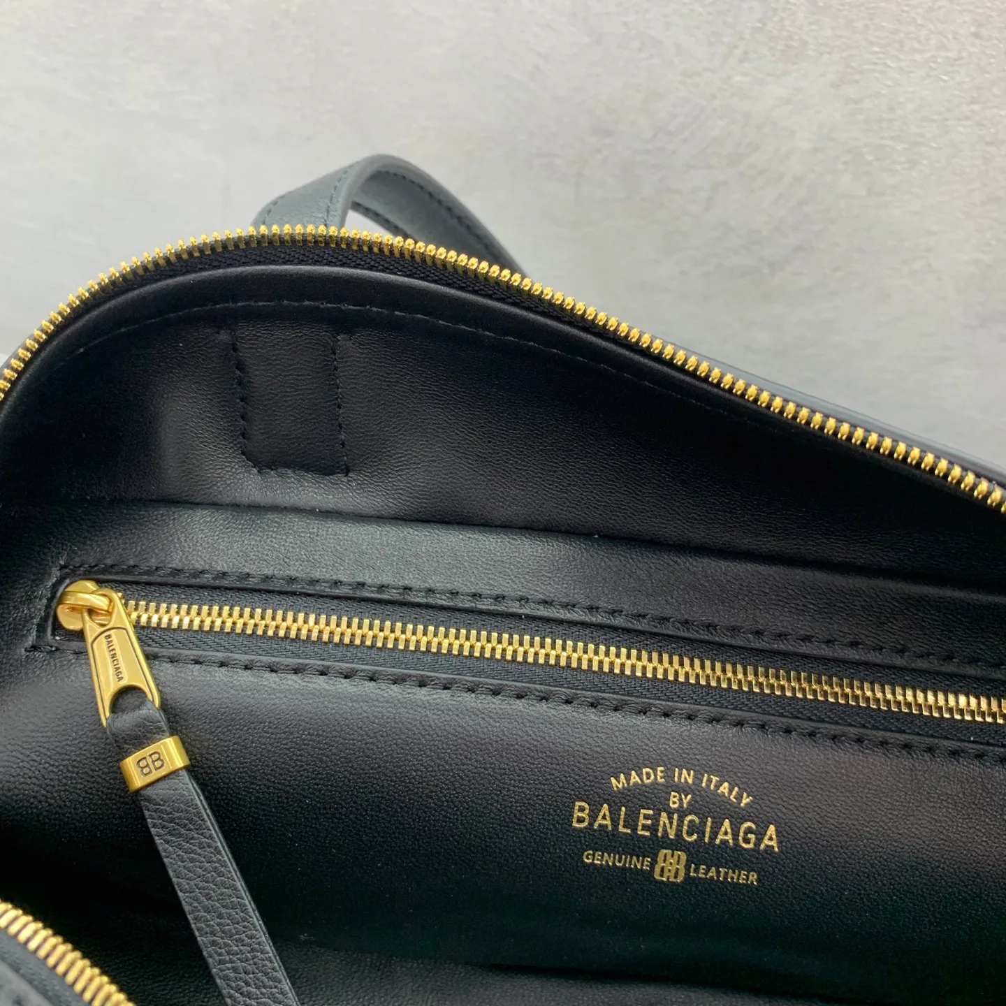 Классические Сумки Женские Balenciaga 18136625