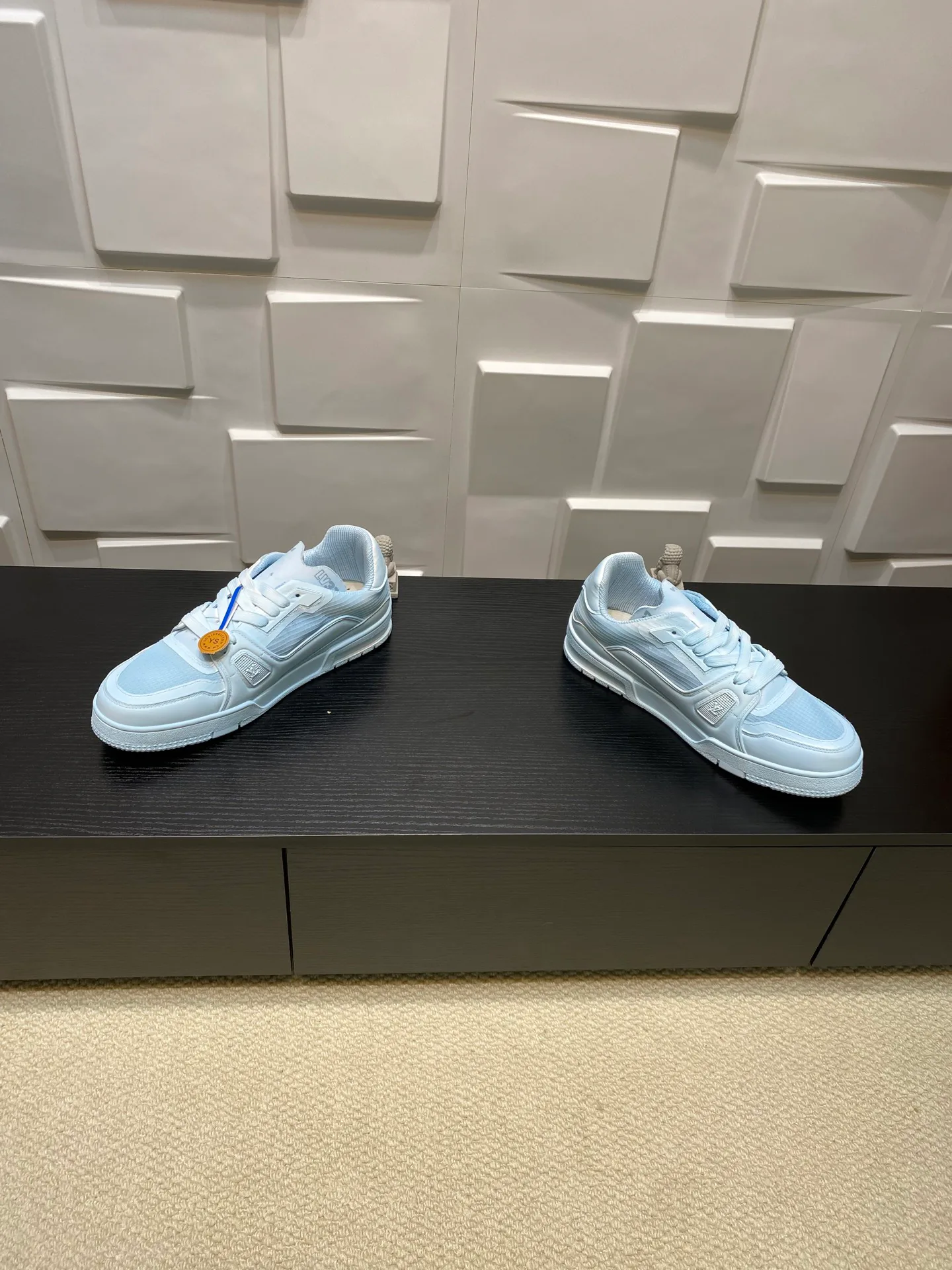 Кроссовки Женские Louis Vuitton 17969015