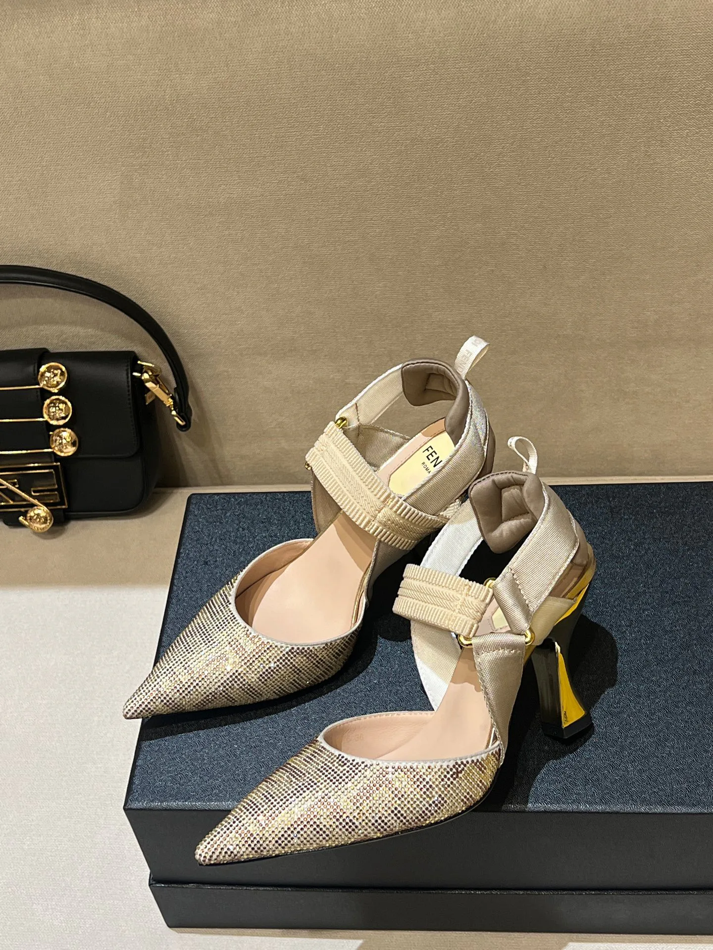 Босоножки Женские Fendi