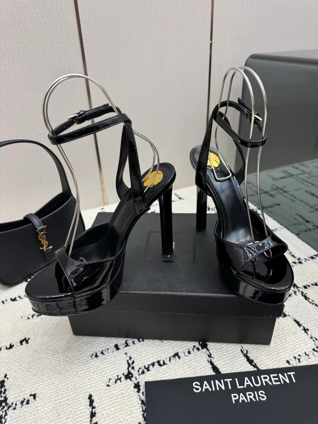 Босоножки Женские Saint Laurent 18049024