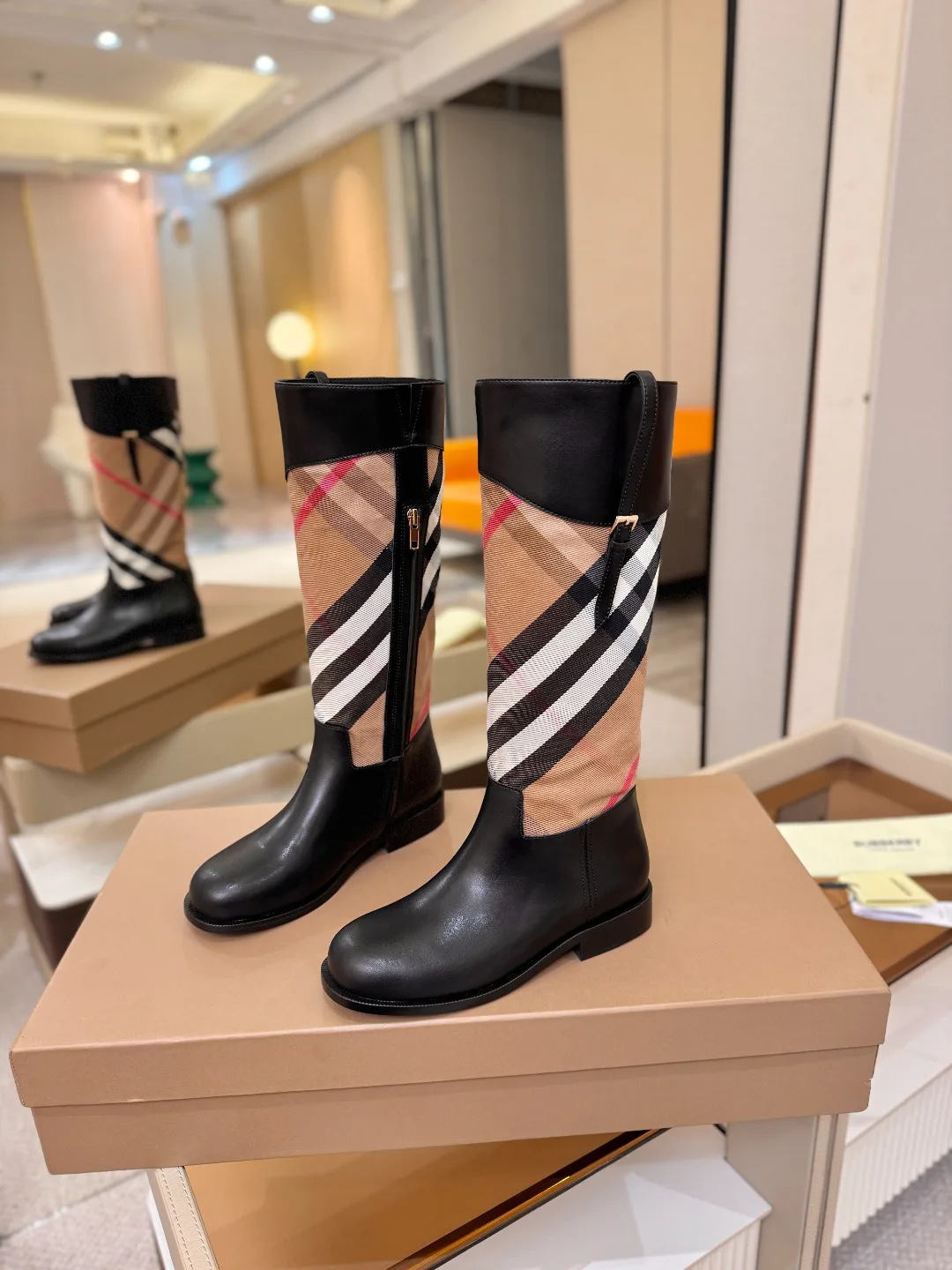 Сапоги Женские Burberry 19807797