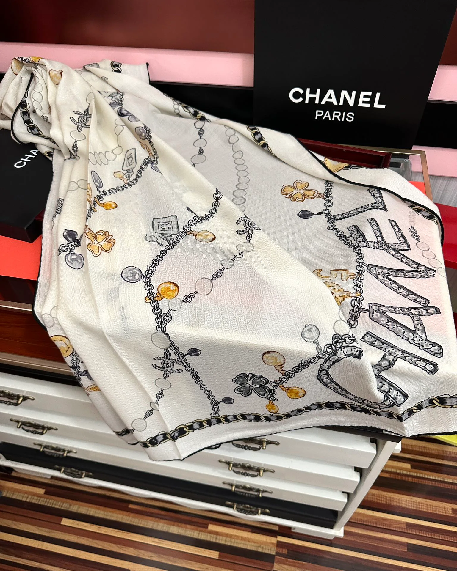 Платки Chanel 4738539