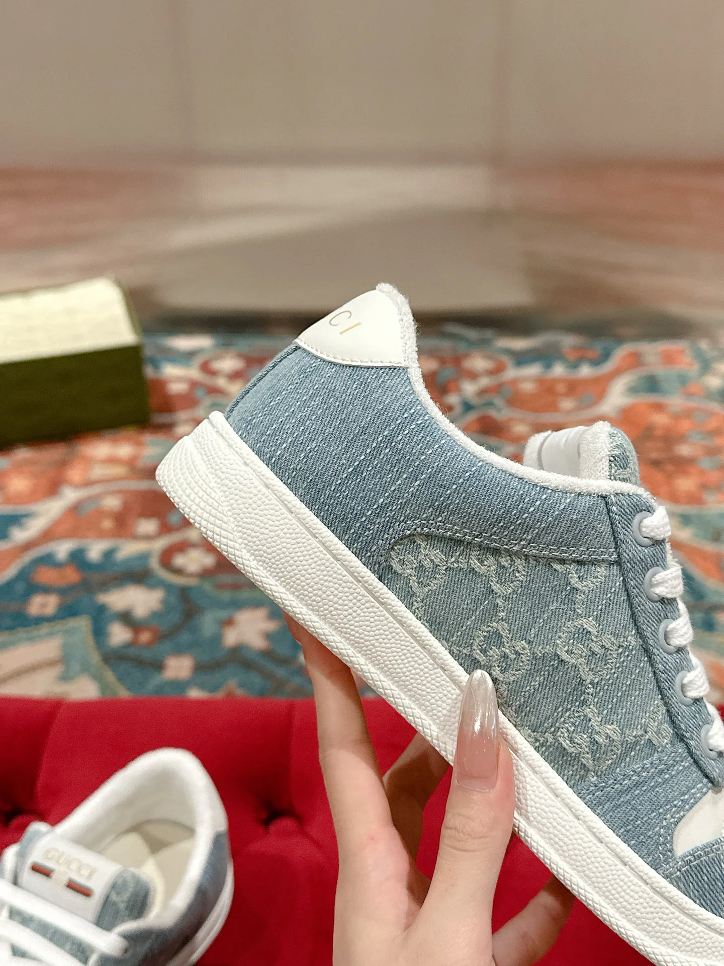 Кроссовки Женские Gucci 17956650