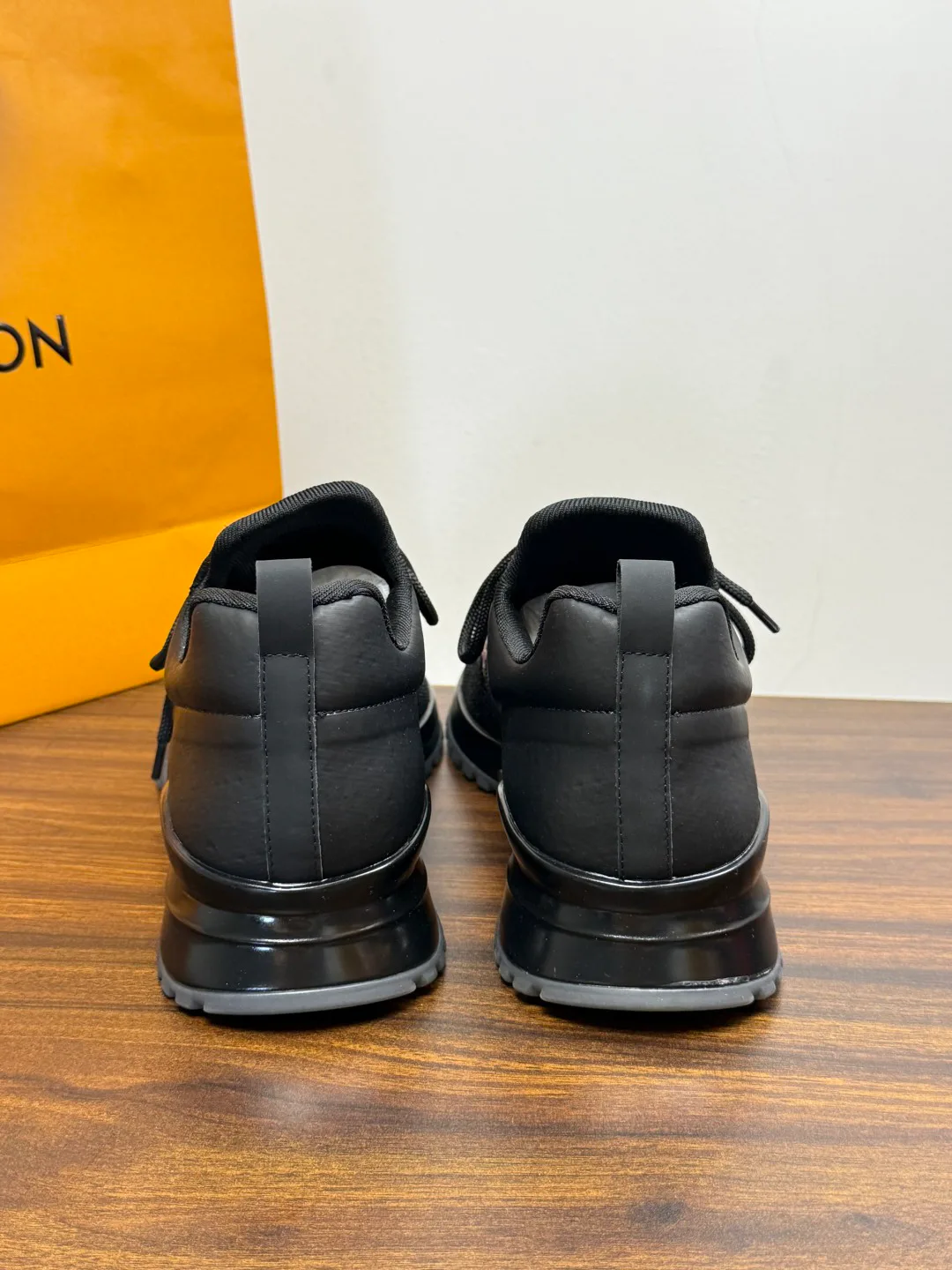 Кроссовки Мужские Louis Vuitton 19716407
