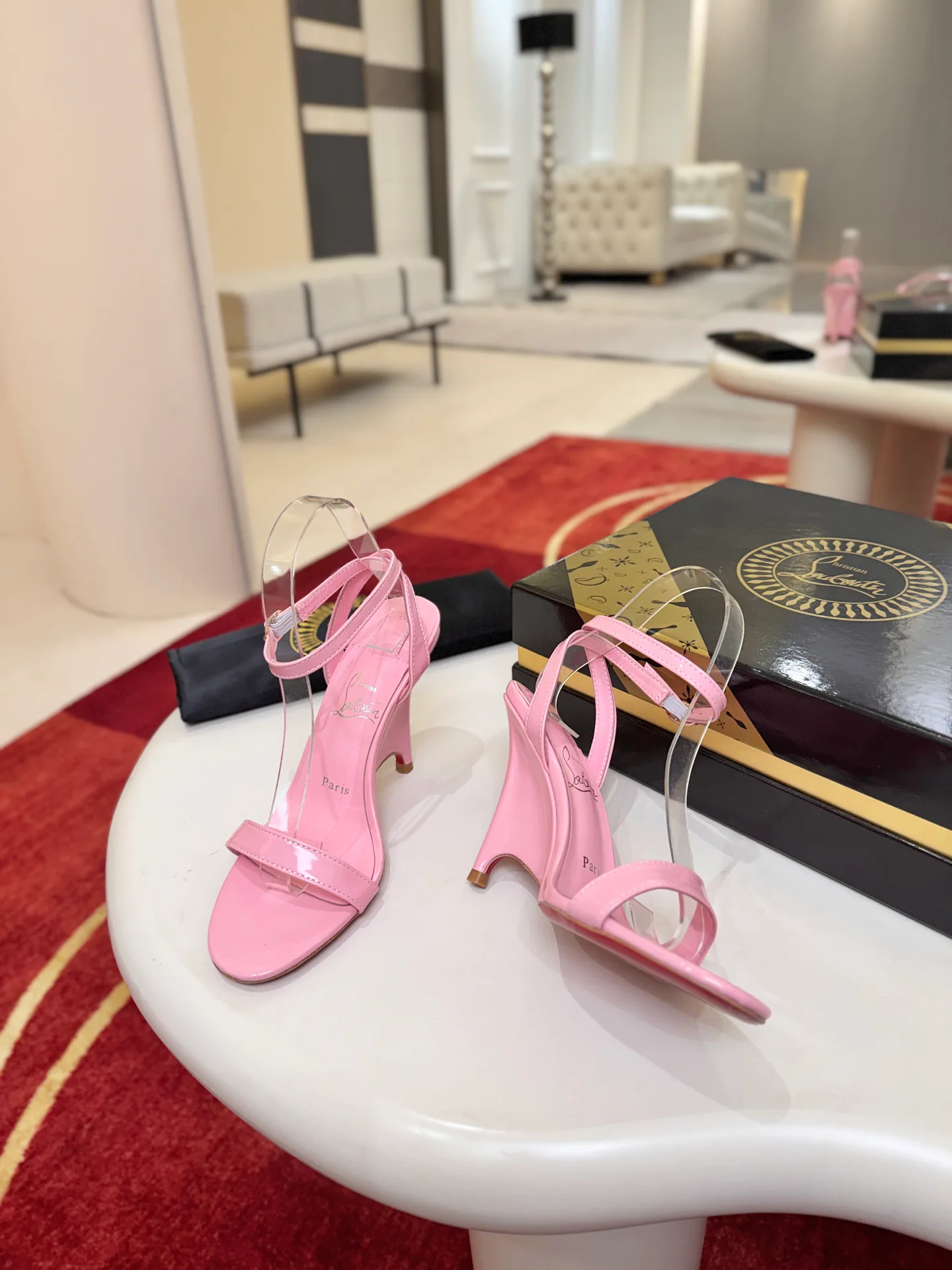 Босоножки Женские Christian Louboutin 18477545