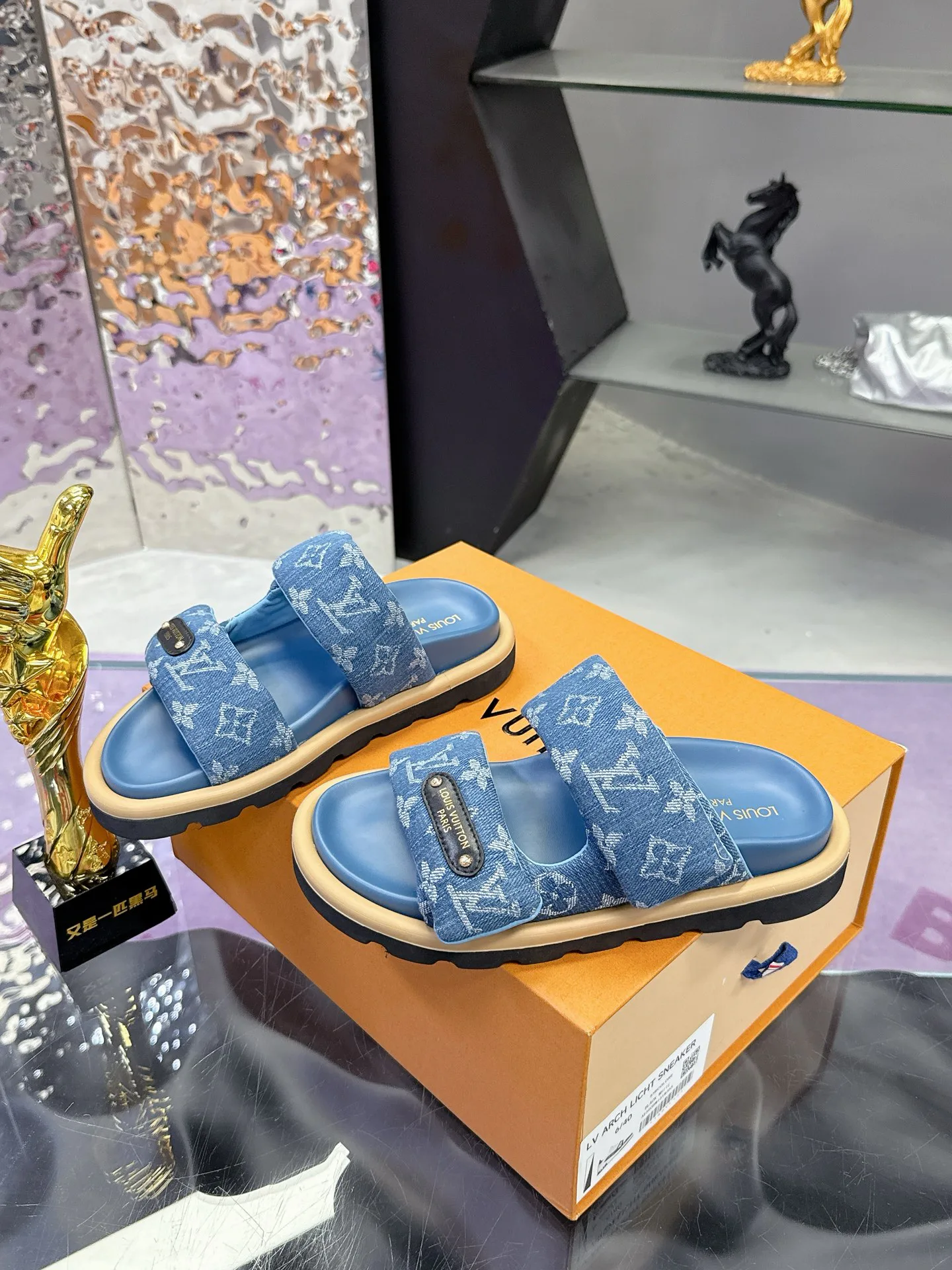 Шлепанцы Женские Louis Vuitton 17530457