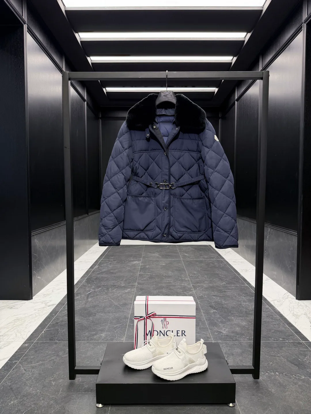 Куртки И Пуховики Женские Moncler 18111371