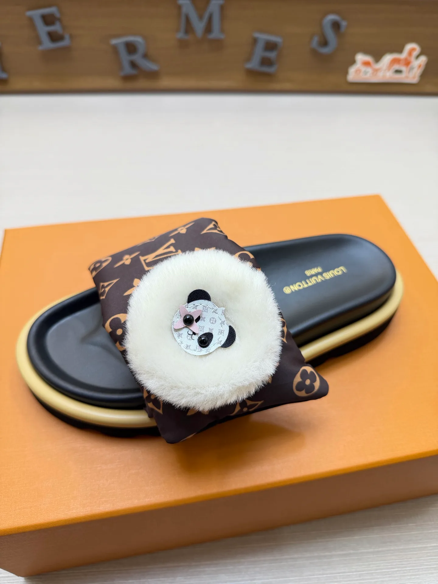 Шлепанцы Женские Louis Vuitton 18011817