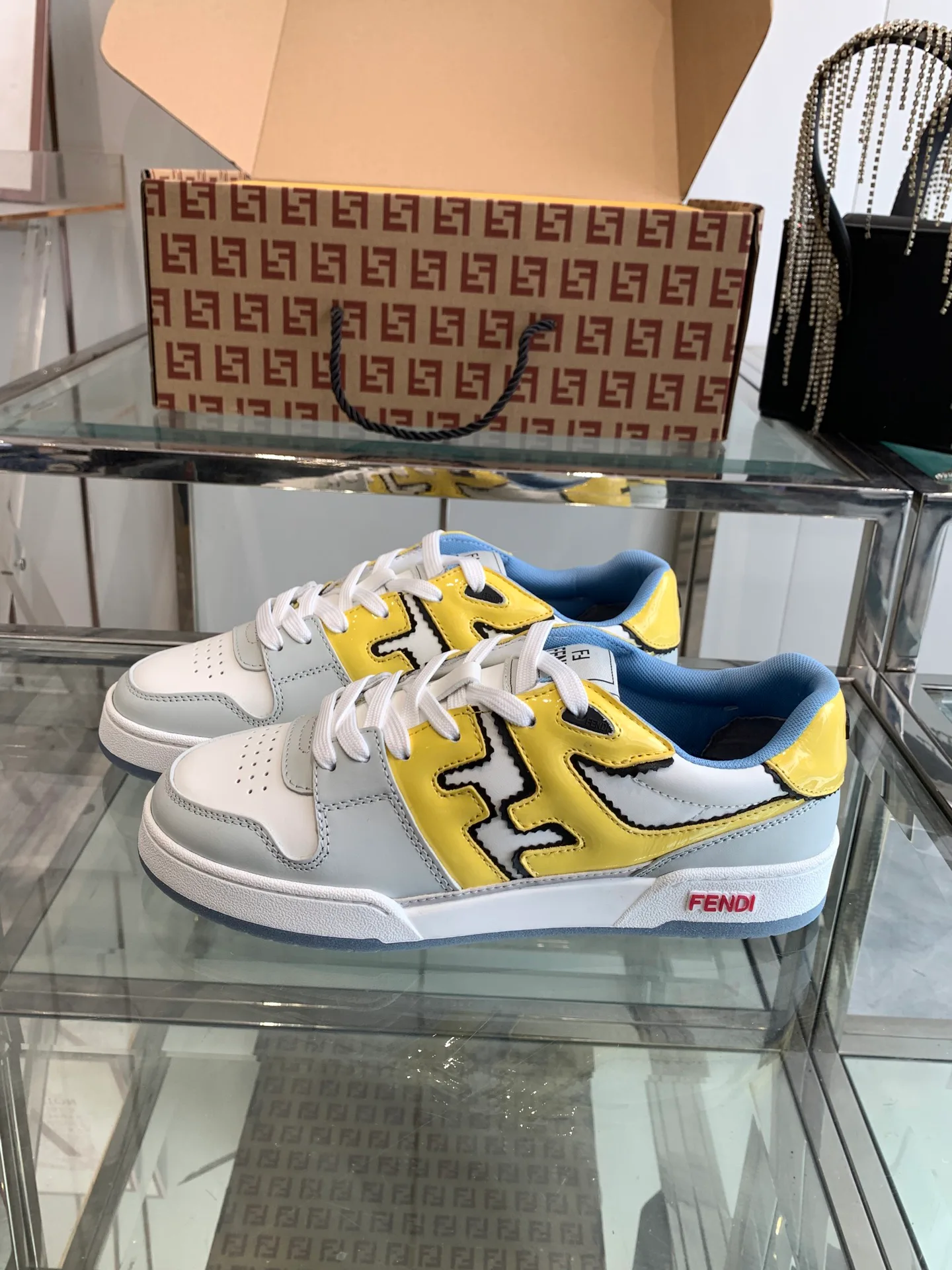 Кроссовки Женские Fendi 904584