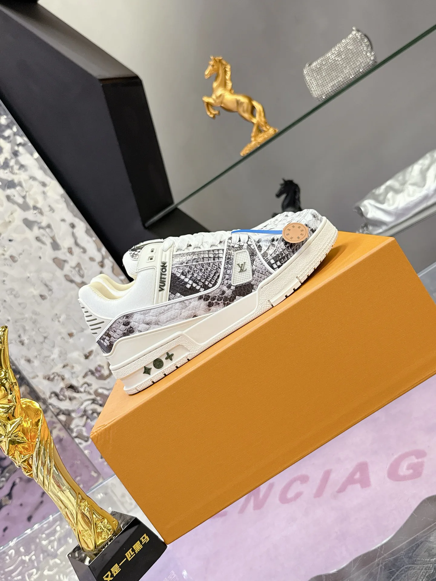 Кроссовки Мужские Louis Vuitton 17530407