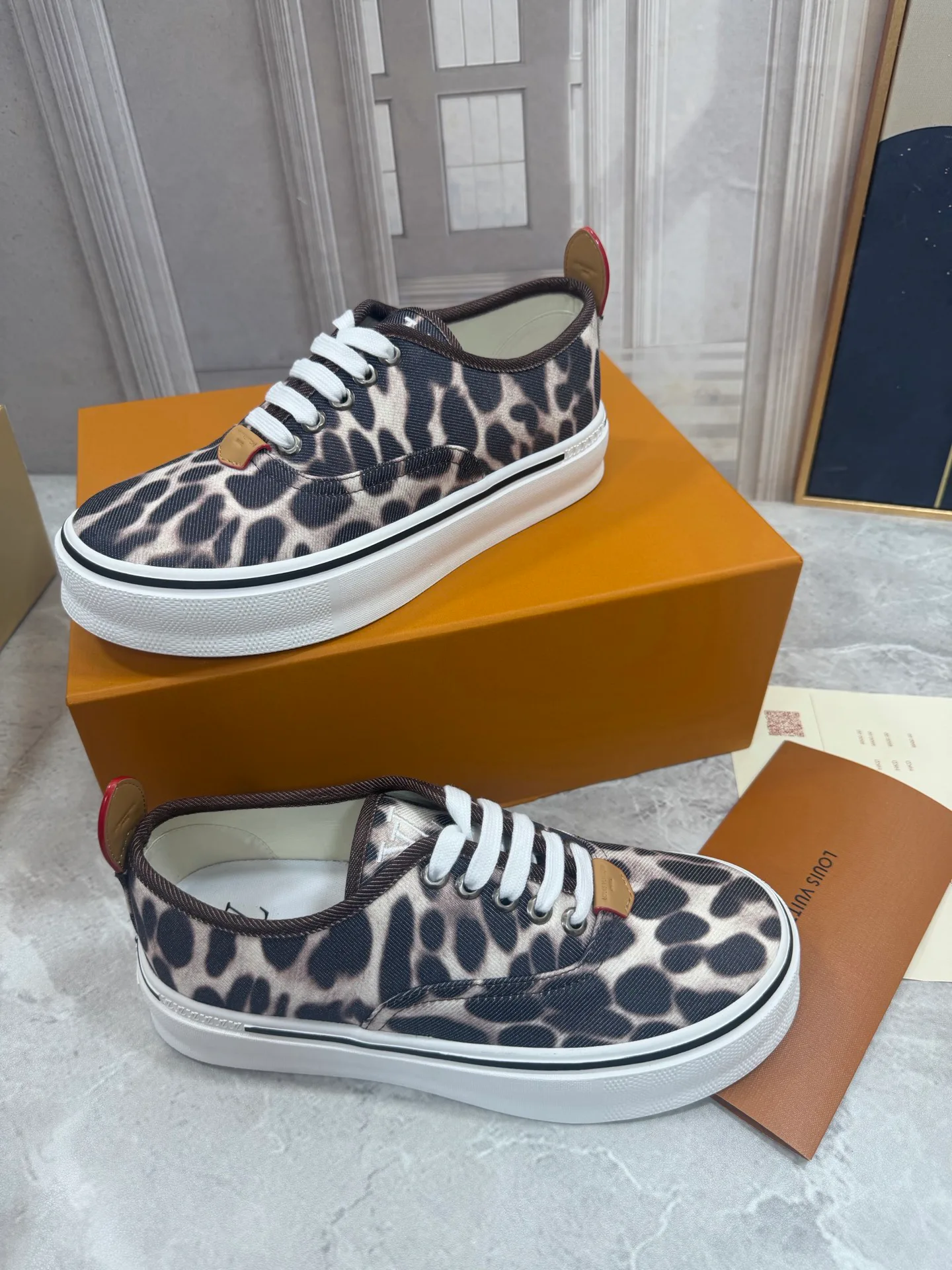Кроссовки Мужские Louis Vuitton 18190078