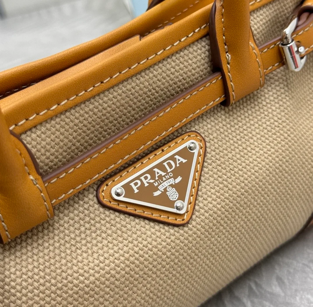 Классические Сумки Женские Prada 13223416