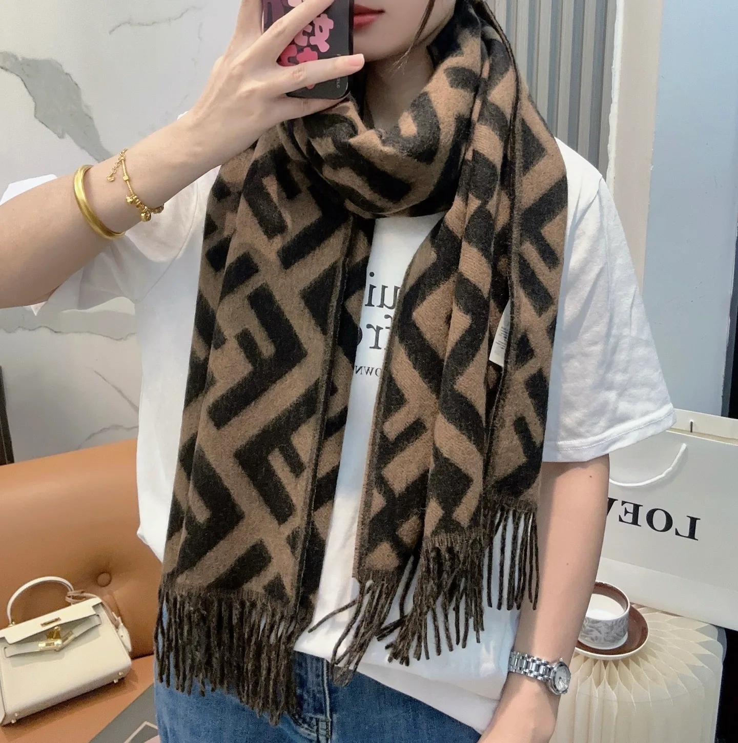 Шарфы Fendi 18105455