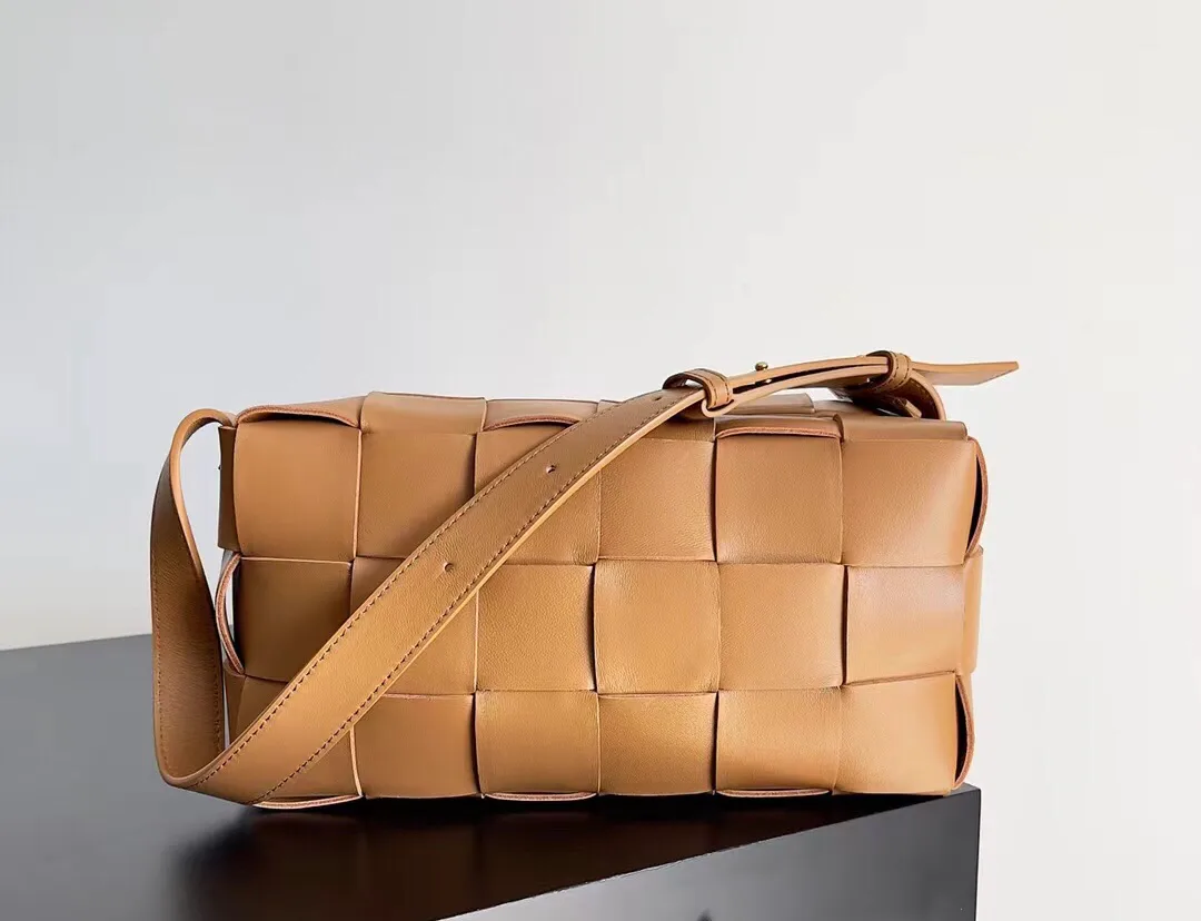 Сумки На Ремне Женские Bottega Veneta 11922463