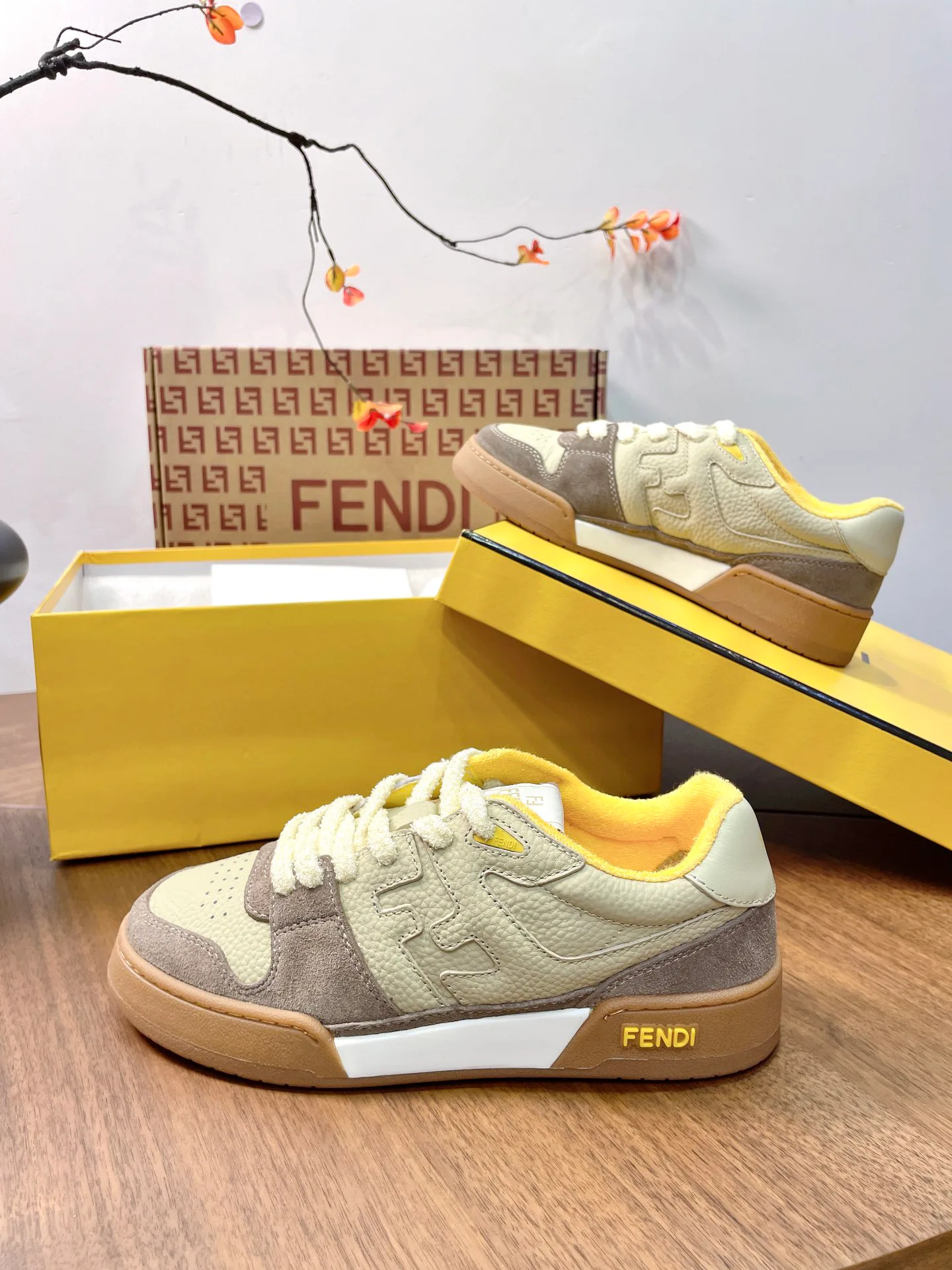 Кроссовки Женские Fendi 17957374