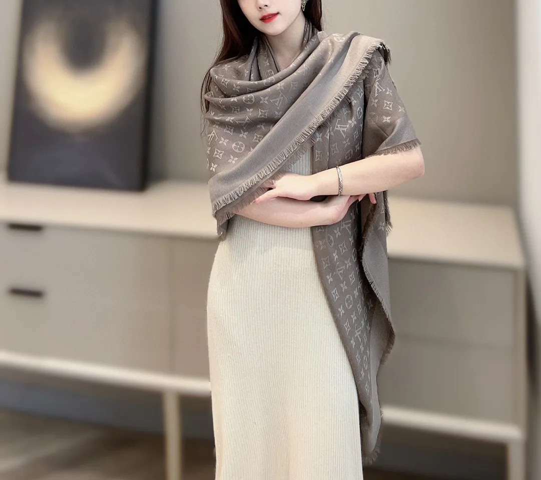 Шарфы Louis Vuitton 18267587