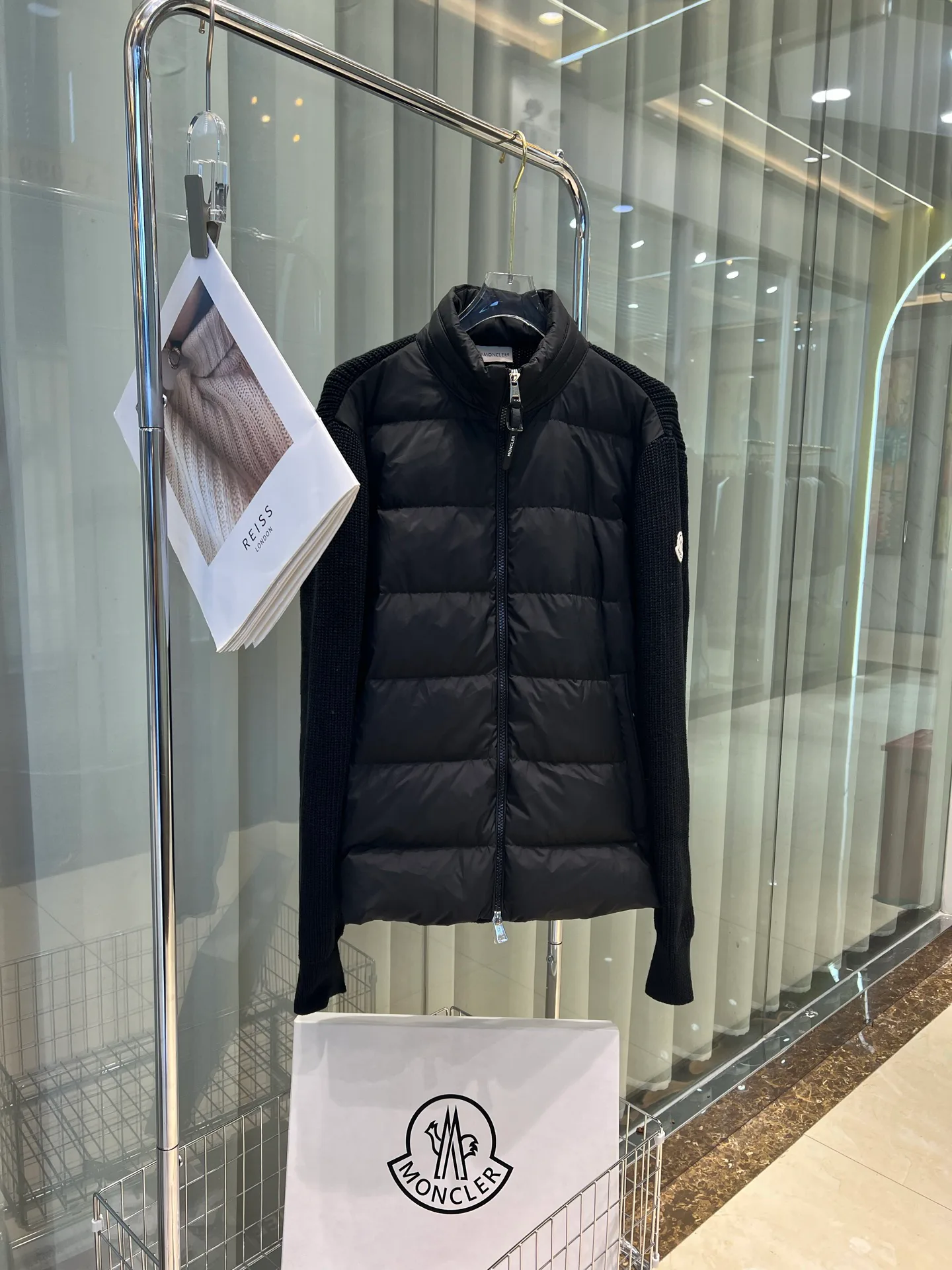 Куртки И Пуховики Мужские Moncler 1223200