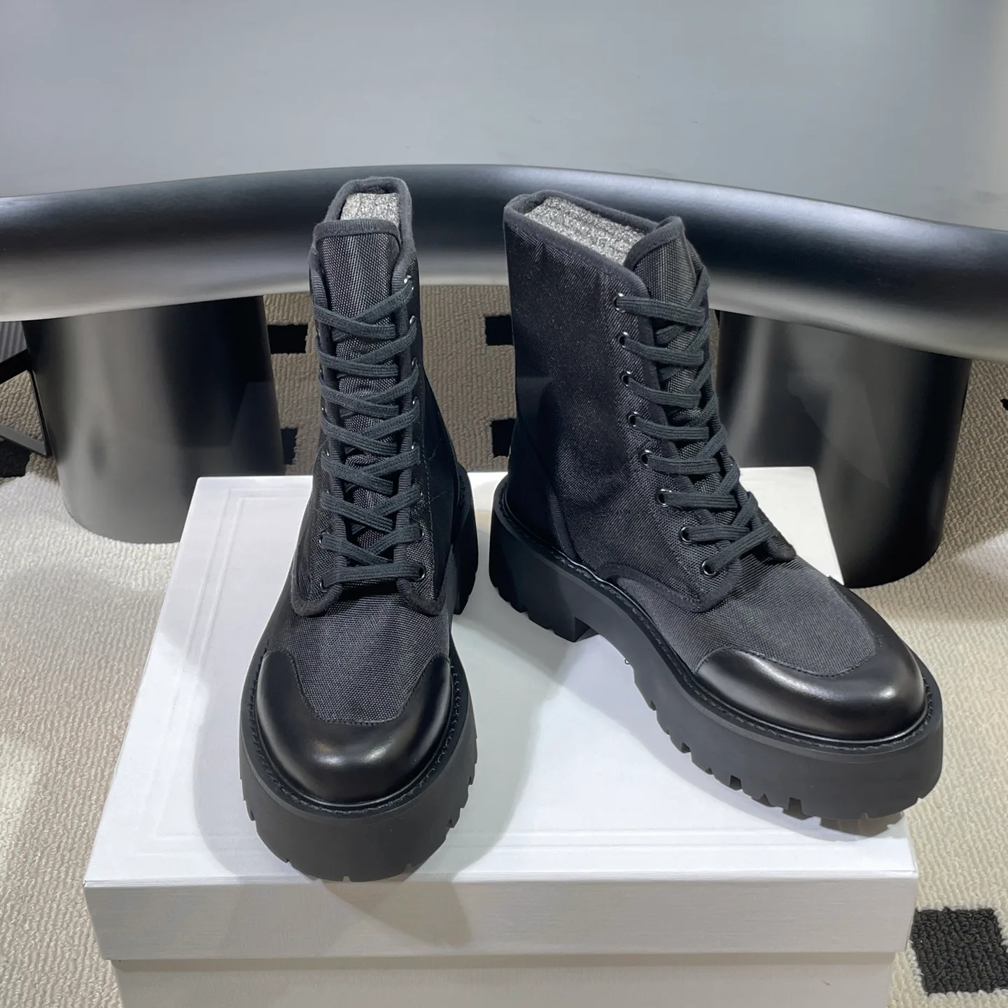 Ботинки Женские Celine 18041639