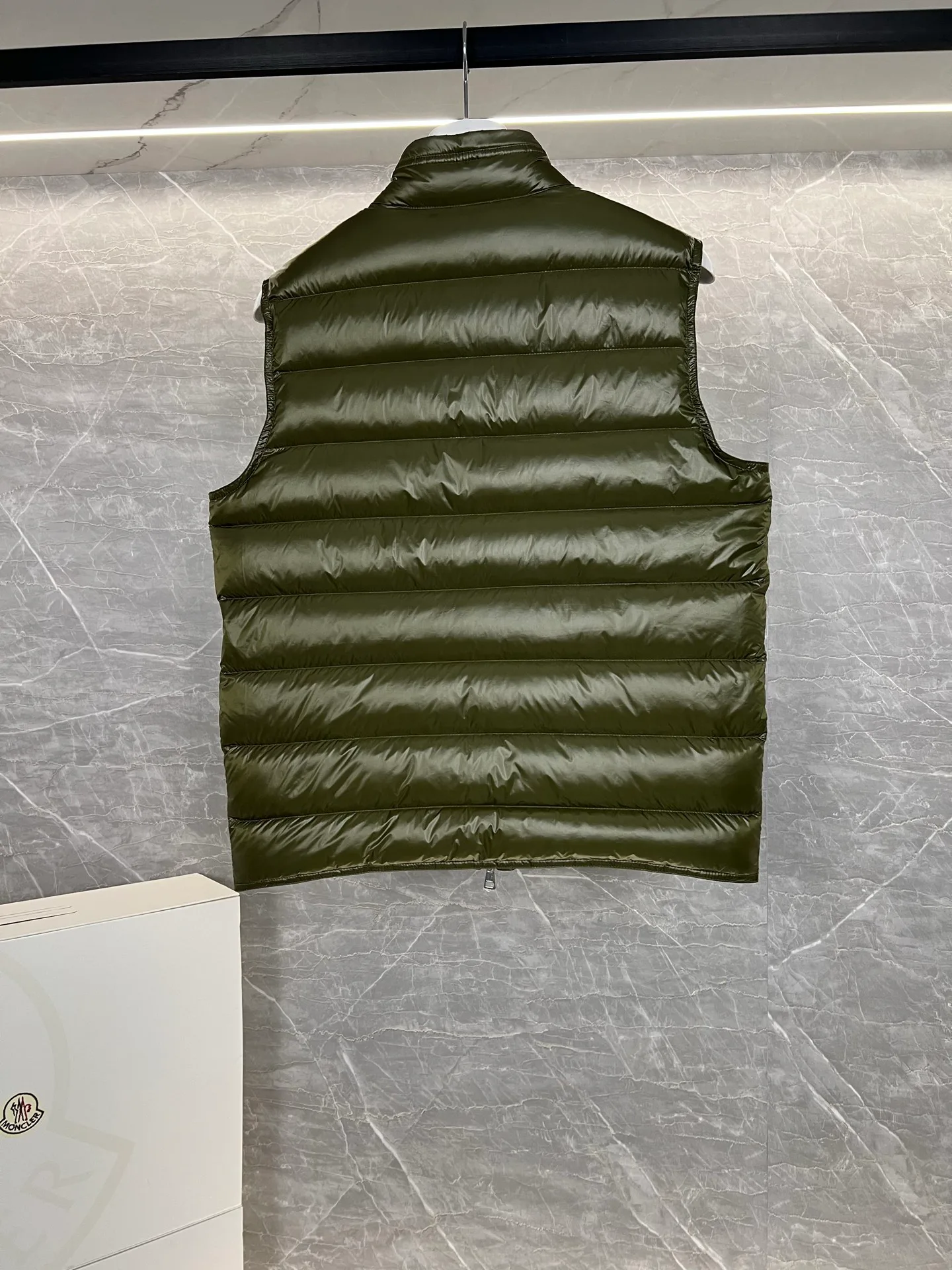 Жилеты Женские Moncler 18111329
