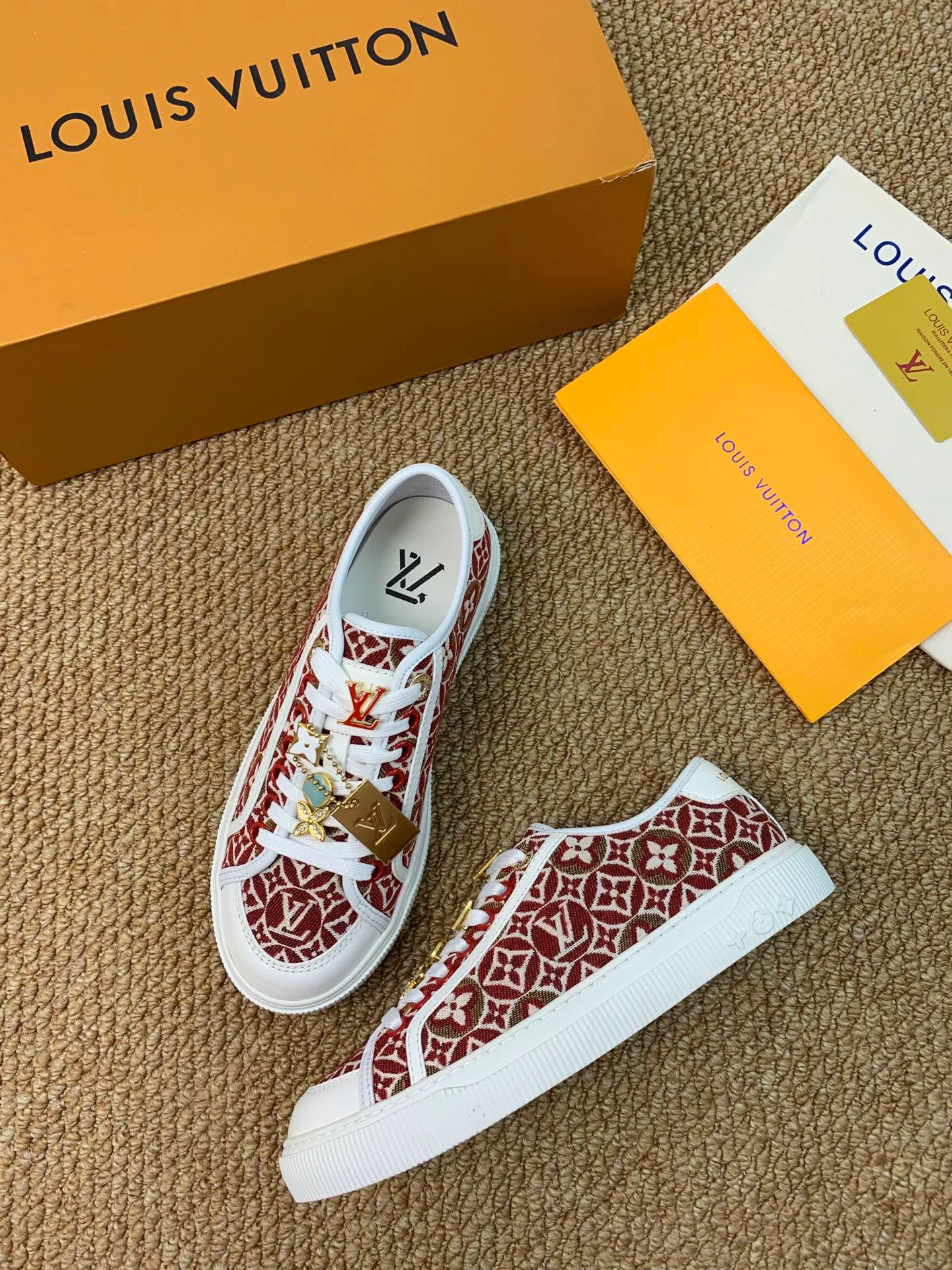 Кроссовки Женские Louis Vuitton 17545196
