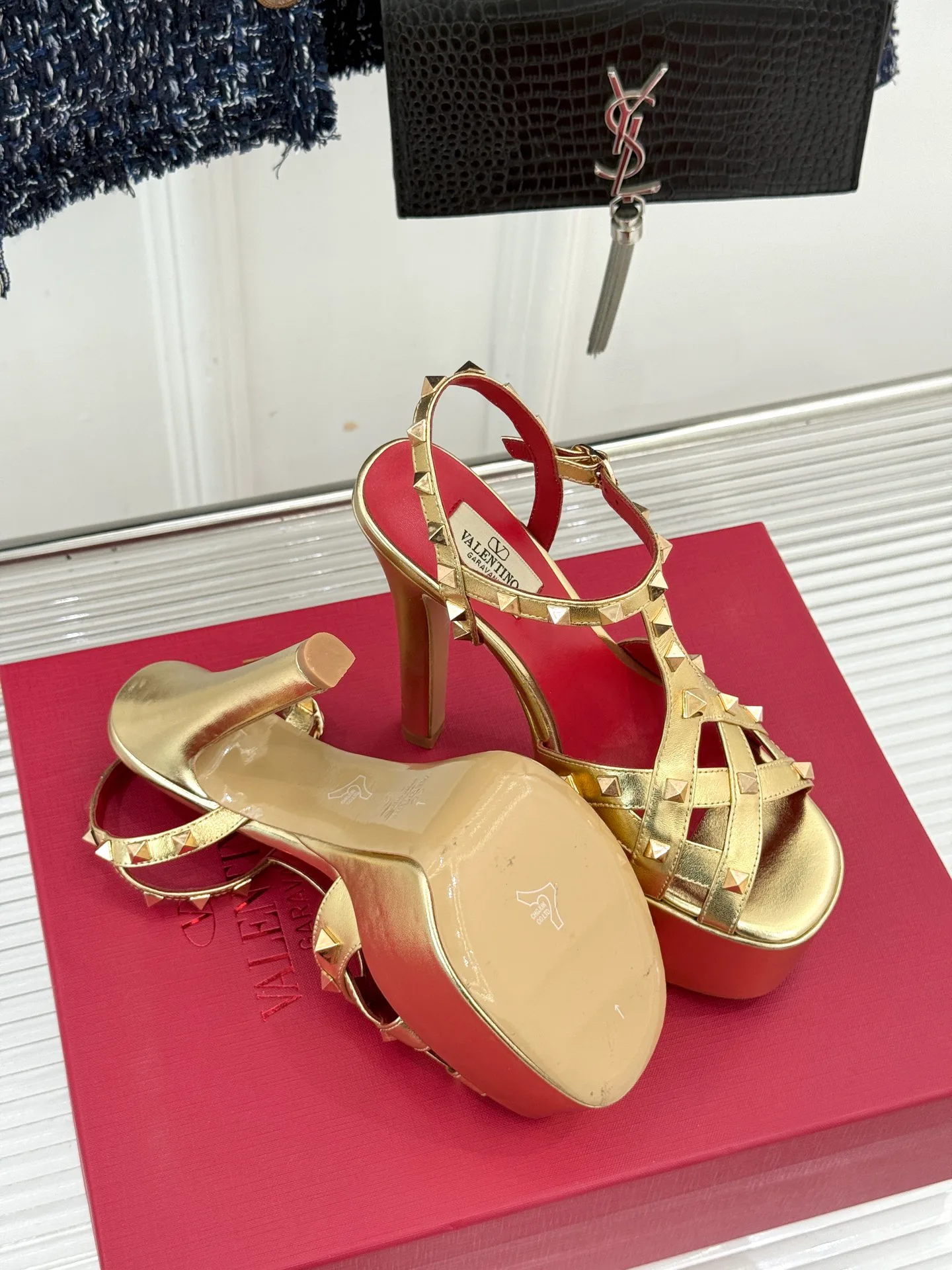 Босоножки Женские Valentino 18198291