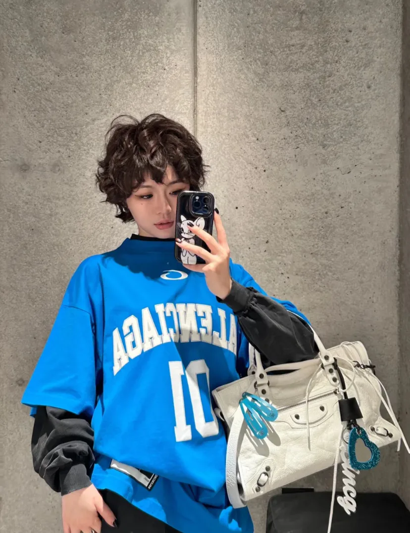Футболки Женские Balenciaga 18190796