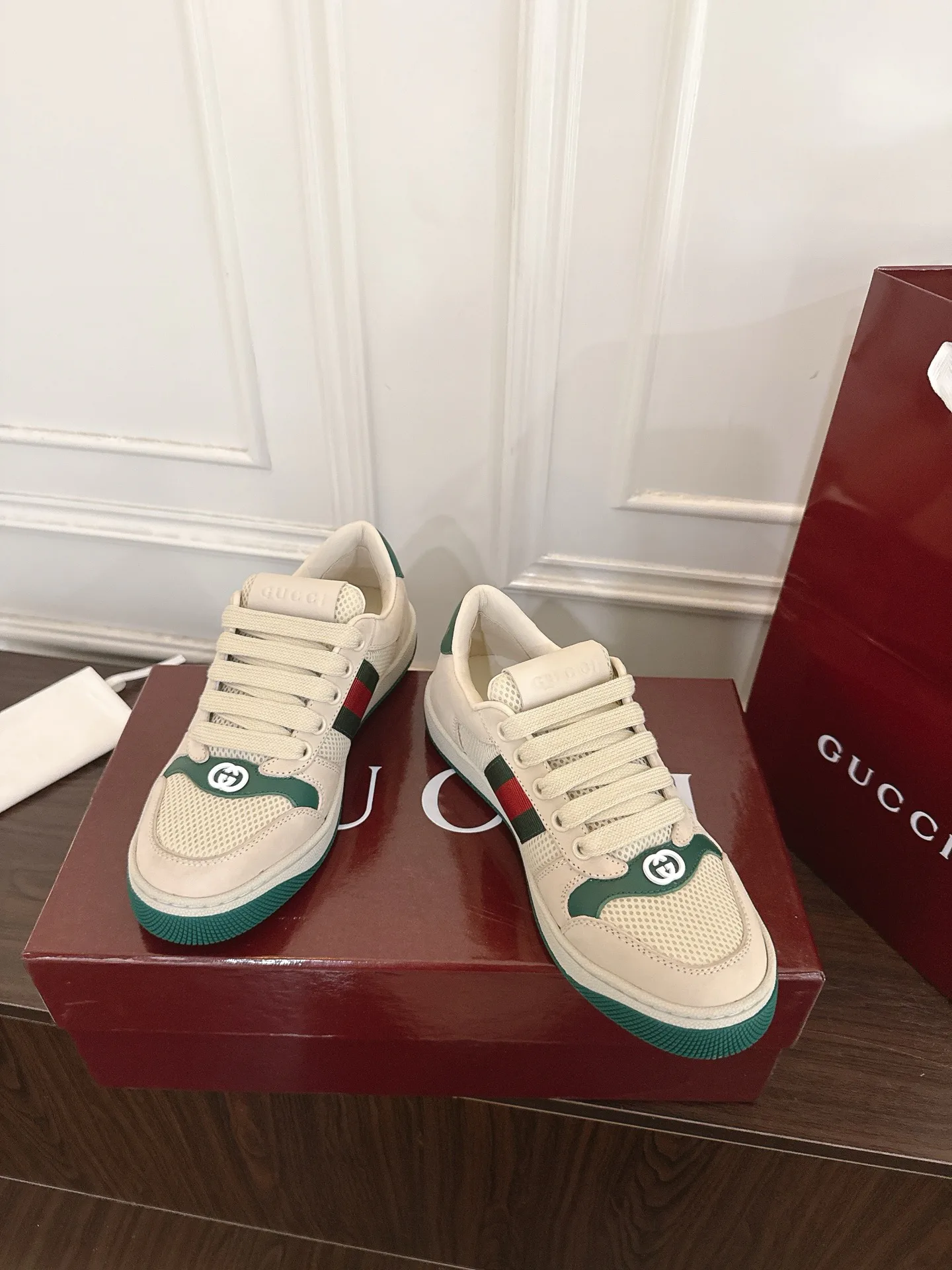 Кроссовки Женские Gucci 18889290