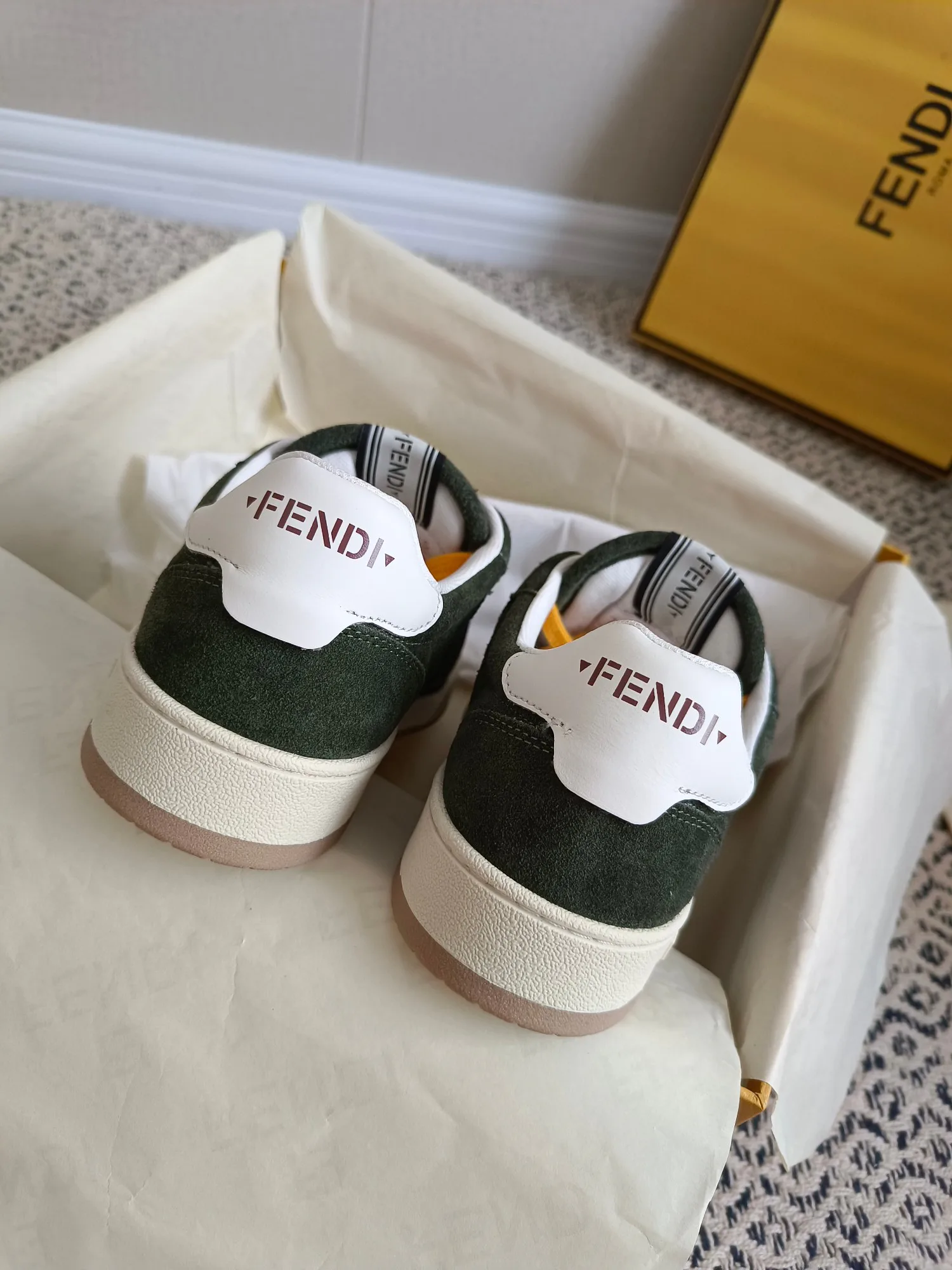 Кроссовки Женские Fendi 18425928