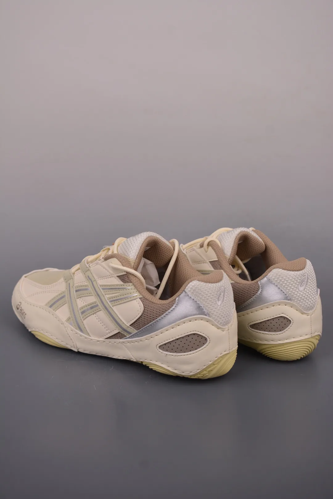 Кроссовки Женские Asics 17182618