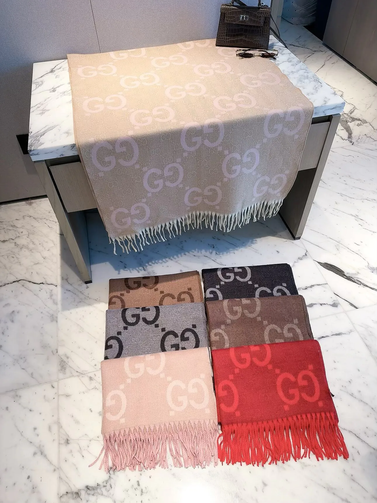 Шарфы Gucci 18222755