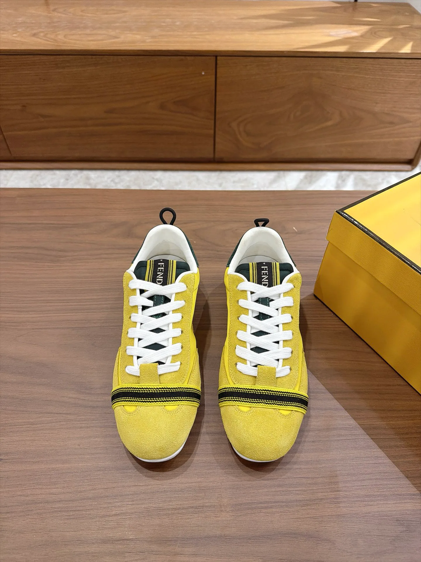 Кроссовки Женские Fendi 18373647