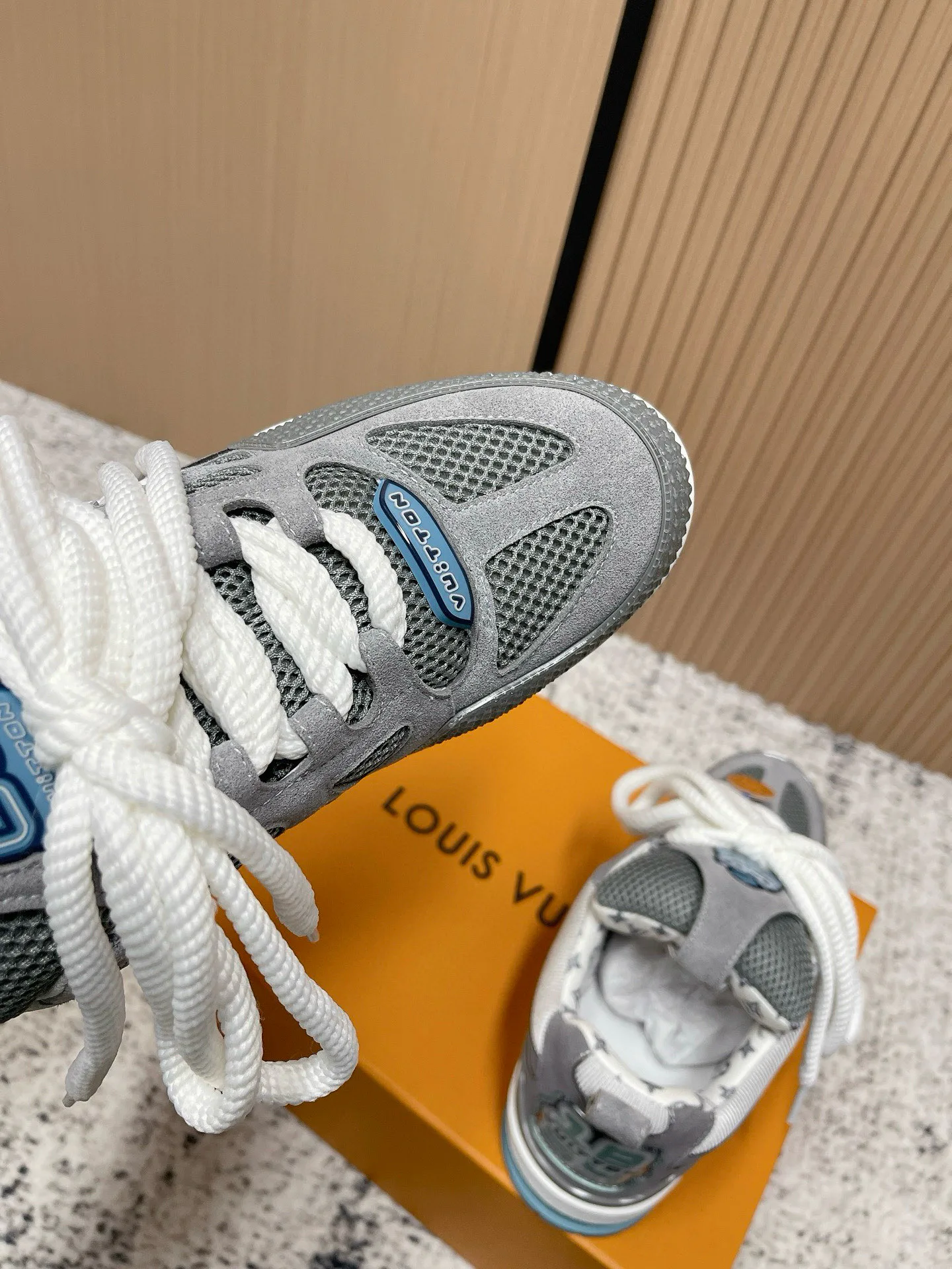Кроссовки Женские Louis Vuitton 11707408