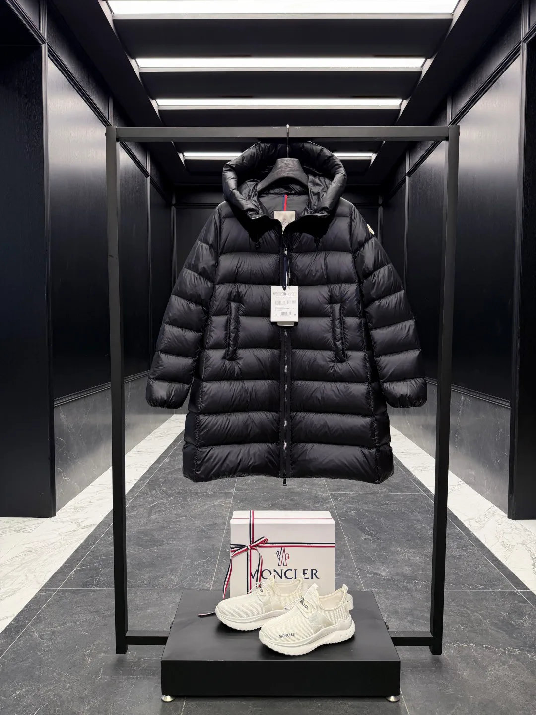 Куртки И Пуховики Женские Moncler 18725339